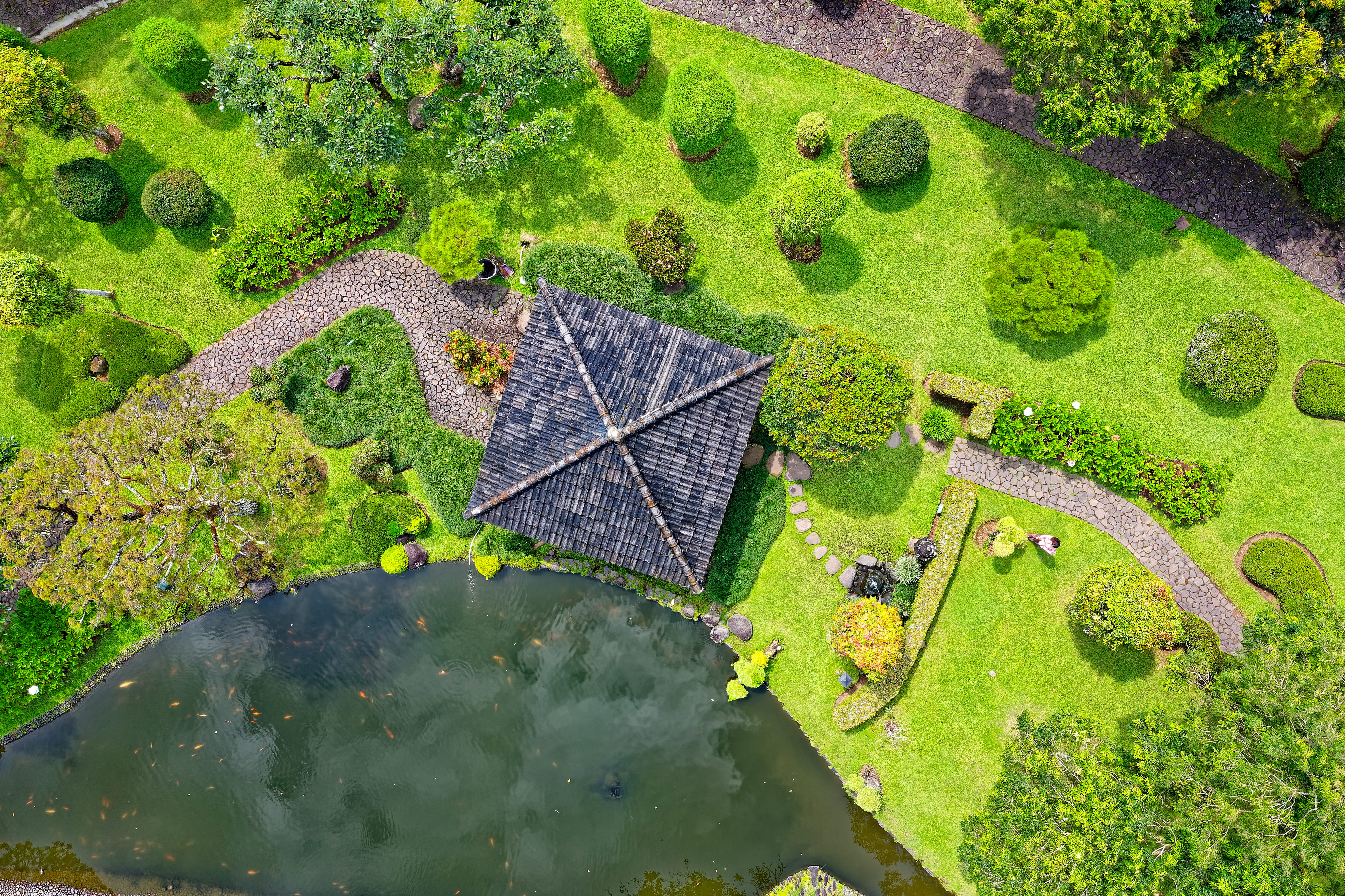 architecture, garden, beauty in nature, 5K, day, growth, plant part, tranquility, park, beautiful, lawn, water, birds eye view, view, photo, aerial photography, HD Wallpaper