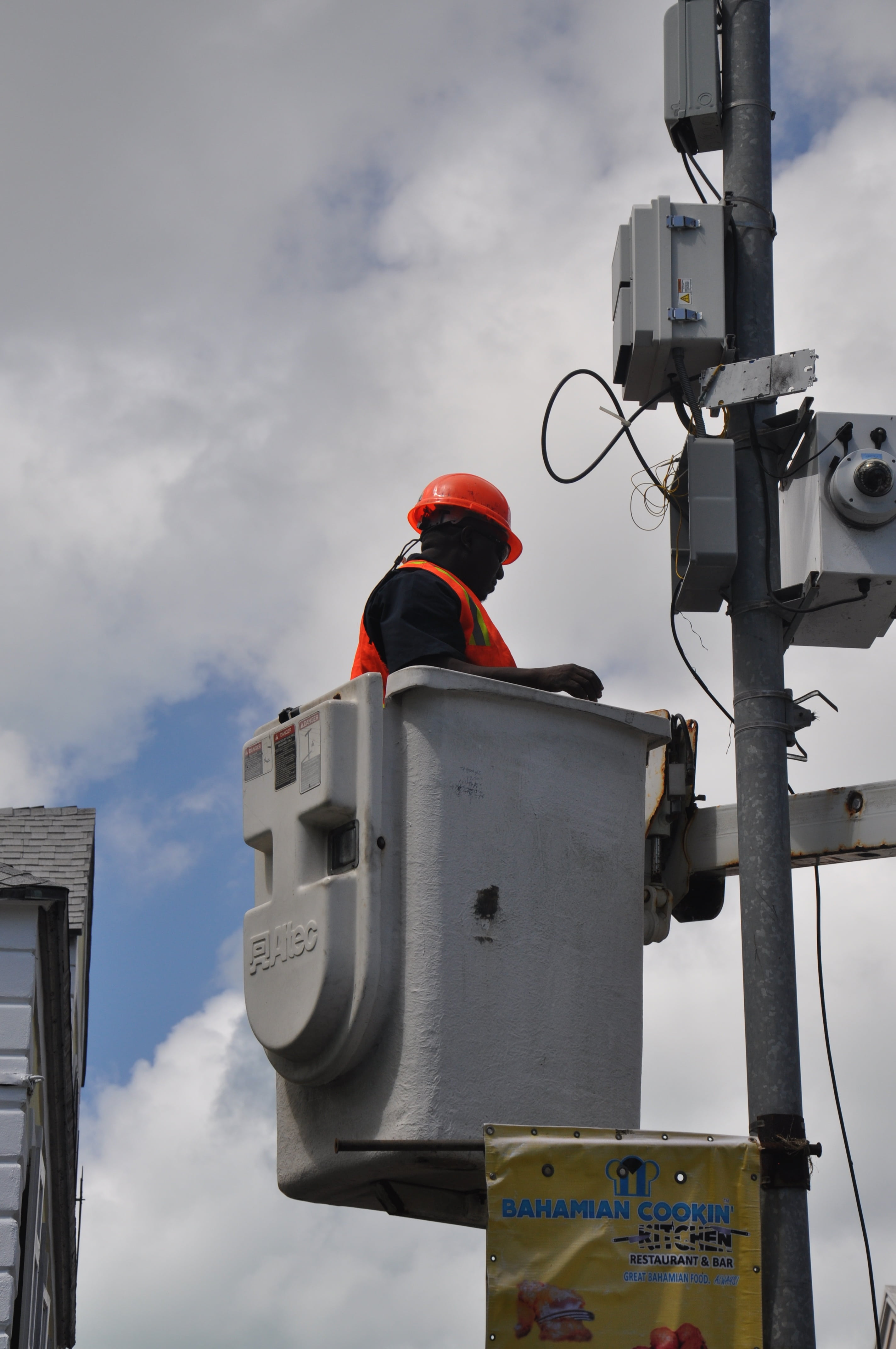 power supply, men, travel, low angle view, heat, electricity, current, warm, craft, working, profession, exotic, sun, work, summer, tool, protective workwear, Phone HD Wallpaper