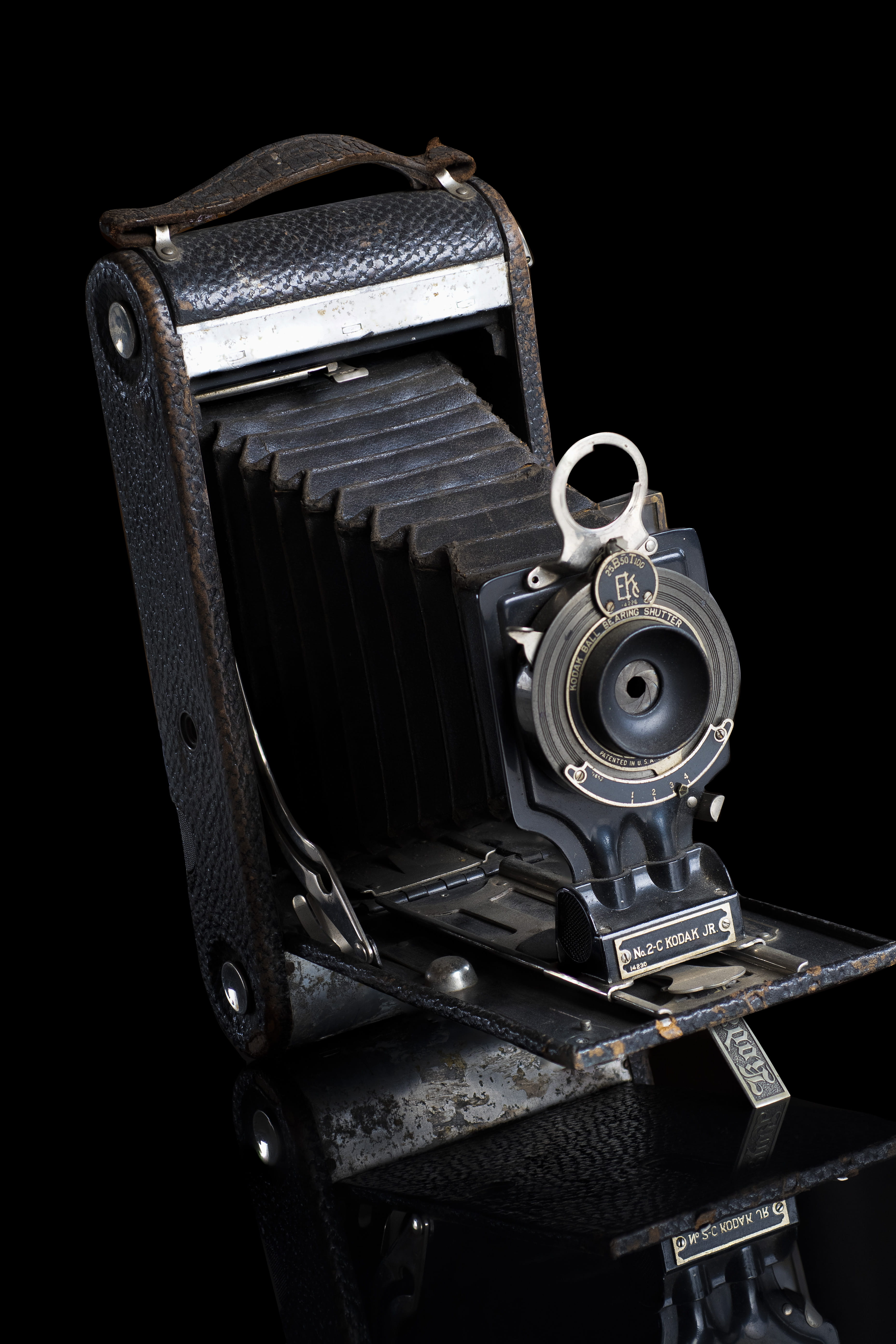 vintage camera, focus, folding, steel, obsolete, antique, nostalgia, classic, gear, shiny, machine part, machinery, no people, black background, retro styled, Phone HD Wallpaper