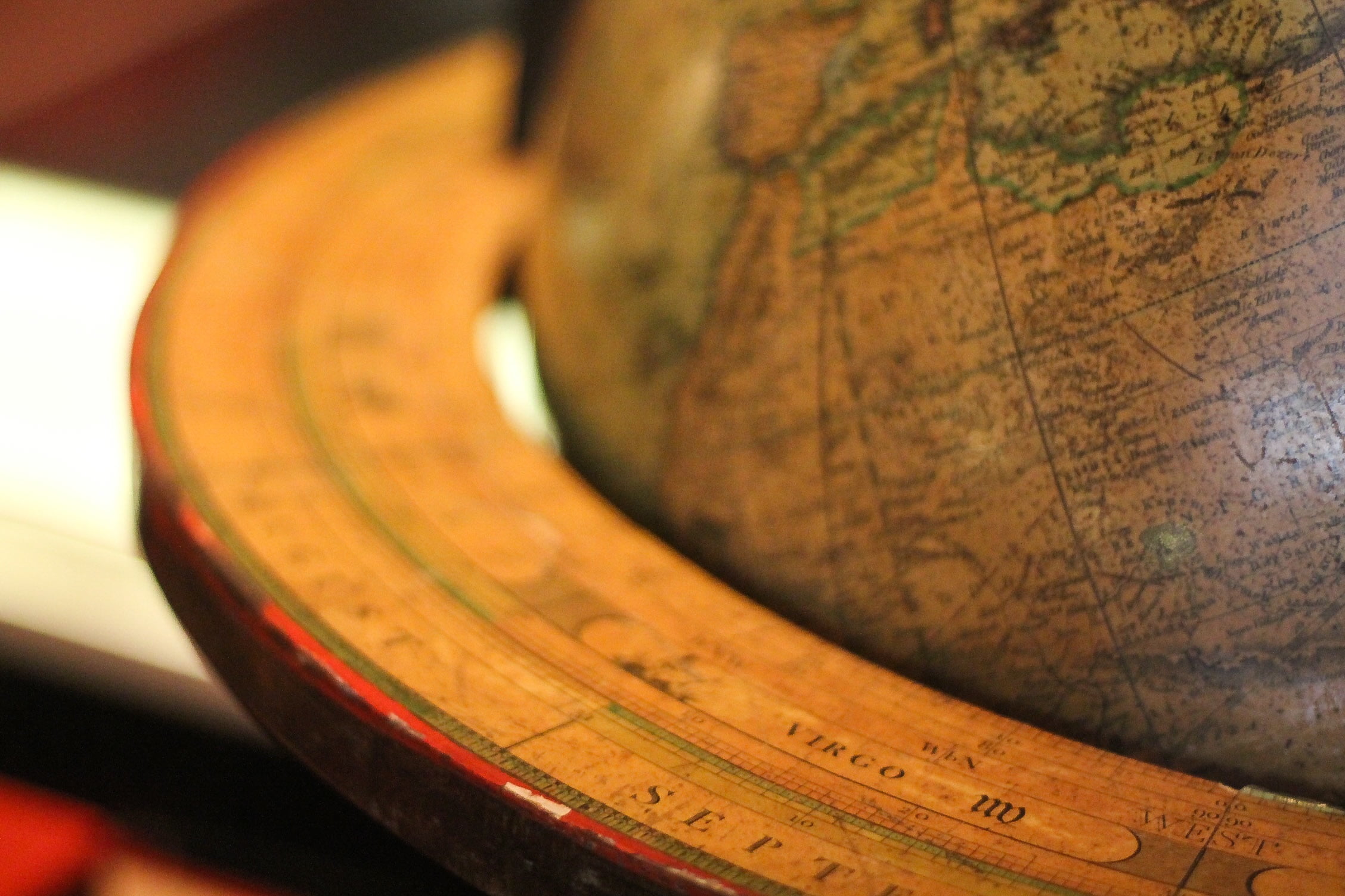 instrument of Measurement, indoors, studio shot, wood - Material, map, single object, green, globe, close-up, extreme close-up, old, the past, guidance, HD Wallpaper