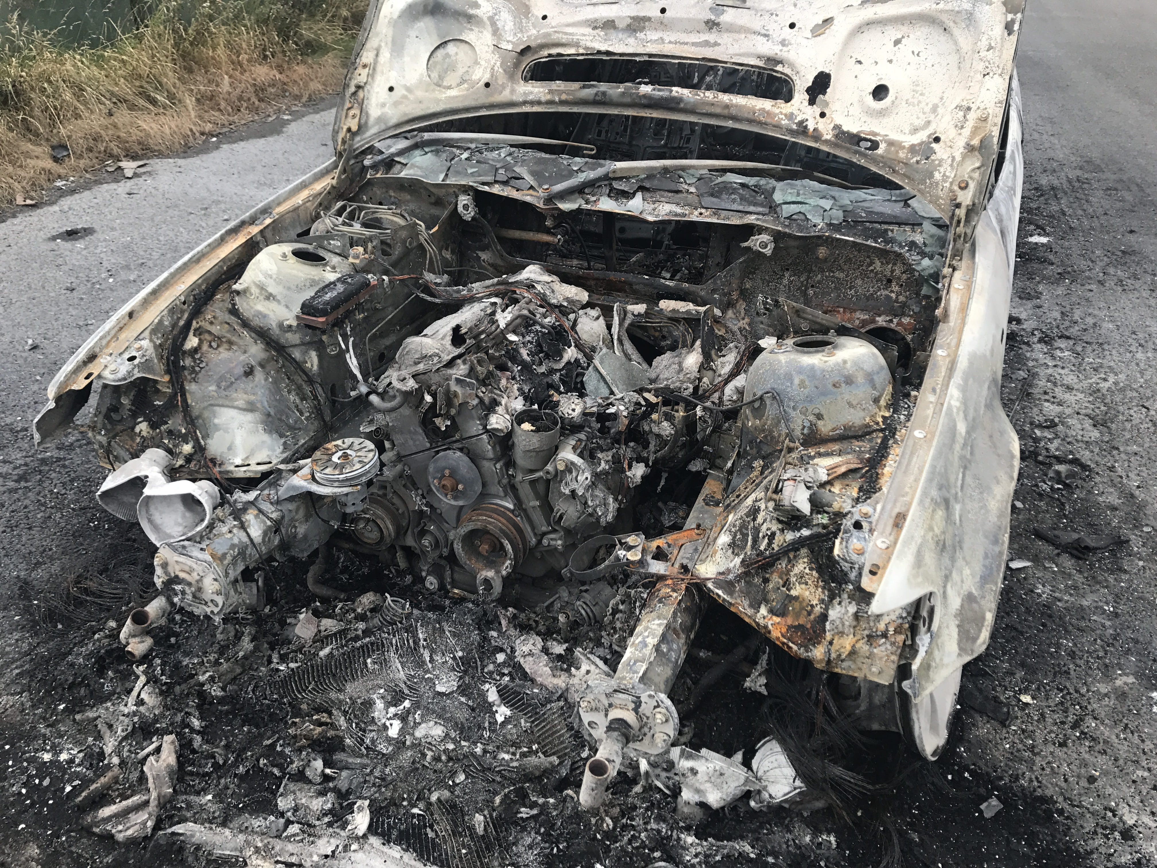 fire, run-down, abandoned, junkyard, vehicle burnt out fire damage, ruined, chrome, metal, underground, scrap metal, old, motor vehicle, bmw, car, close-up, HD Wallpaper