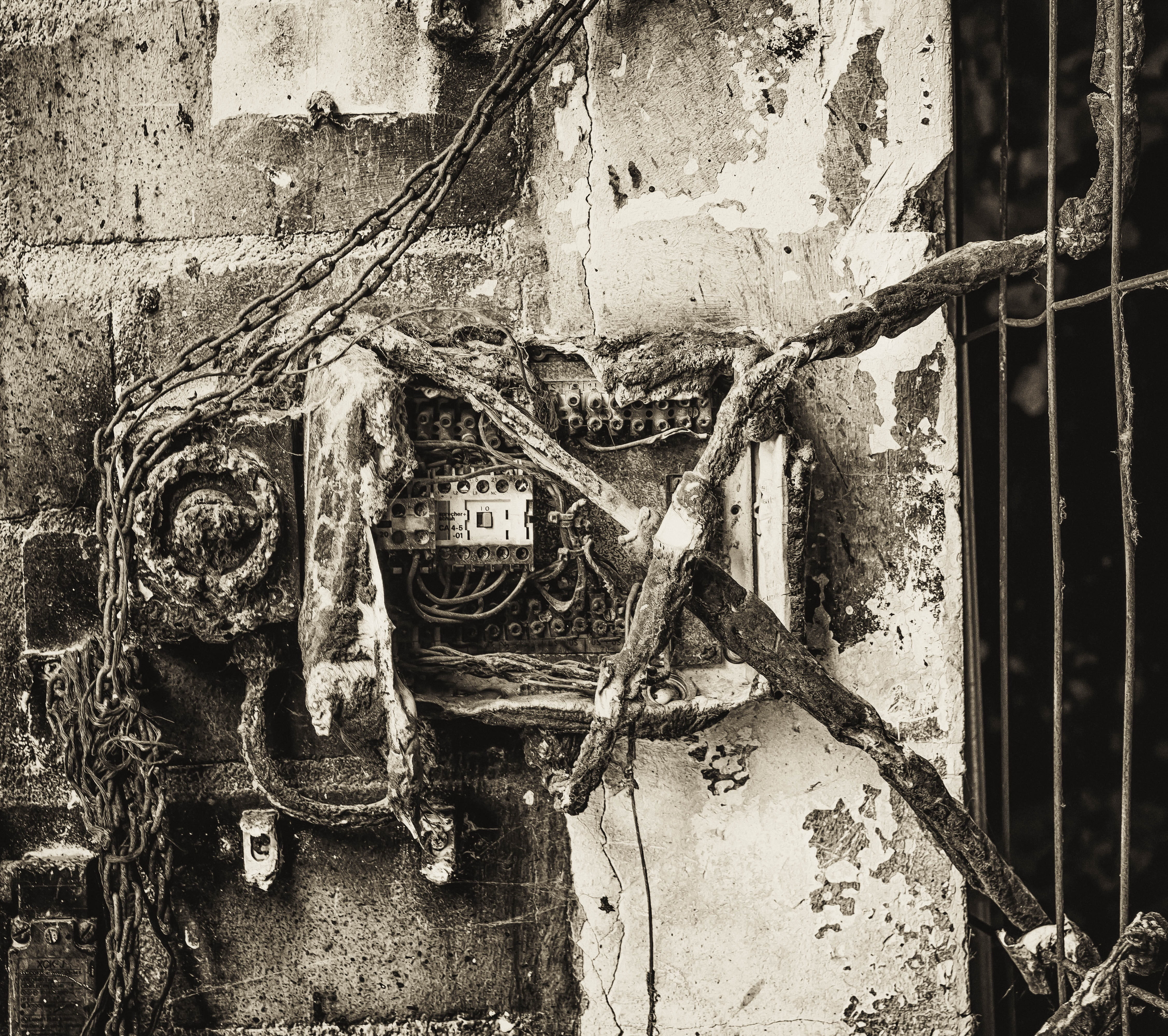 abandoned, bad condition, architecture, connection, braised, Box, old, damaged, metal, electrical component, power supply, electricity, Cable, building exterior, HD Wallpaper