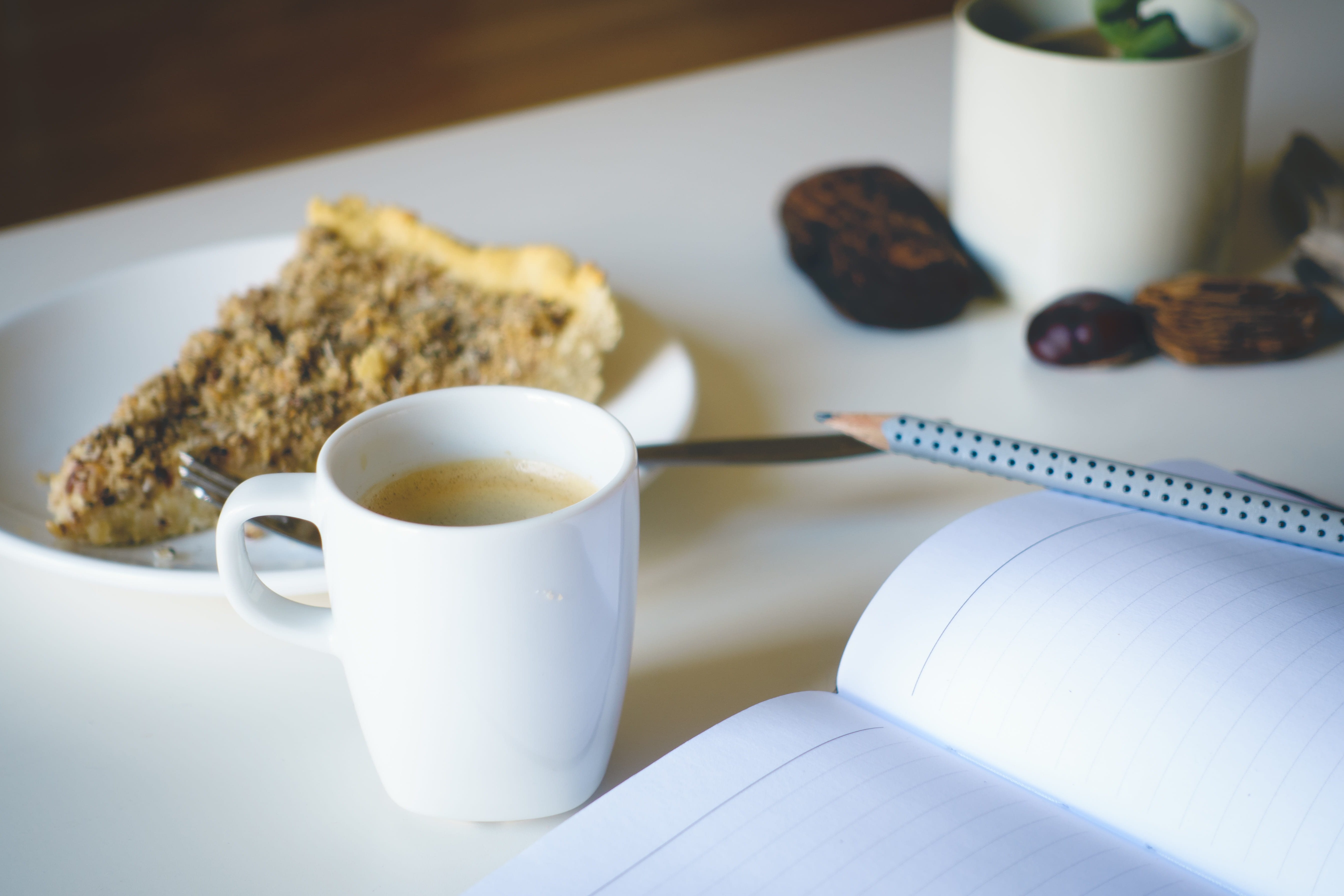 coffee - Drink, cake, saucer, gourmet, cafe, caffeine, table, meal, coffee, dessert, heat - Temperature, food and drink, close-up, spoon, freshness, morning, HD Wallpaper