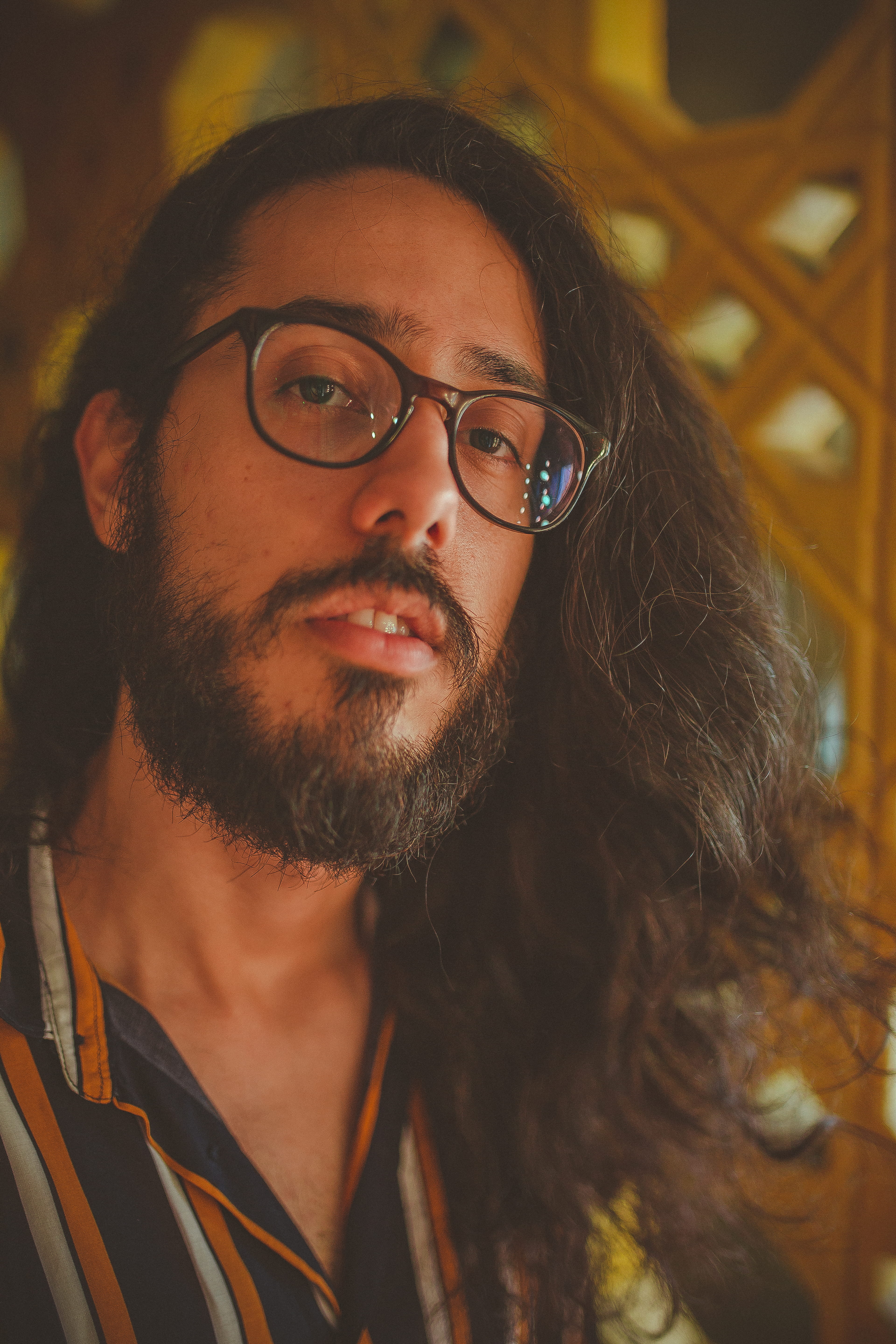 facial expression, casual clothing, facial hair, fine-looking, beard, lifestyles, close-up, casual, smiling, hipster - person, long, young men, outfit, Phone HD Wallpaper