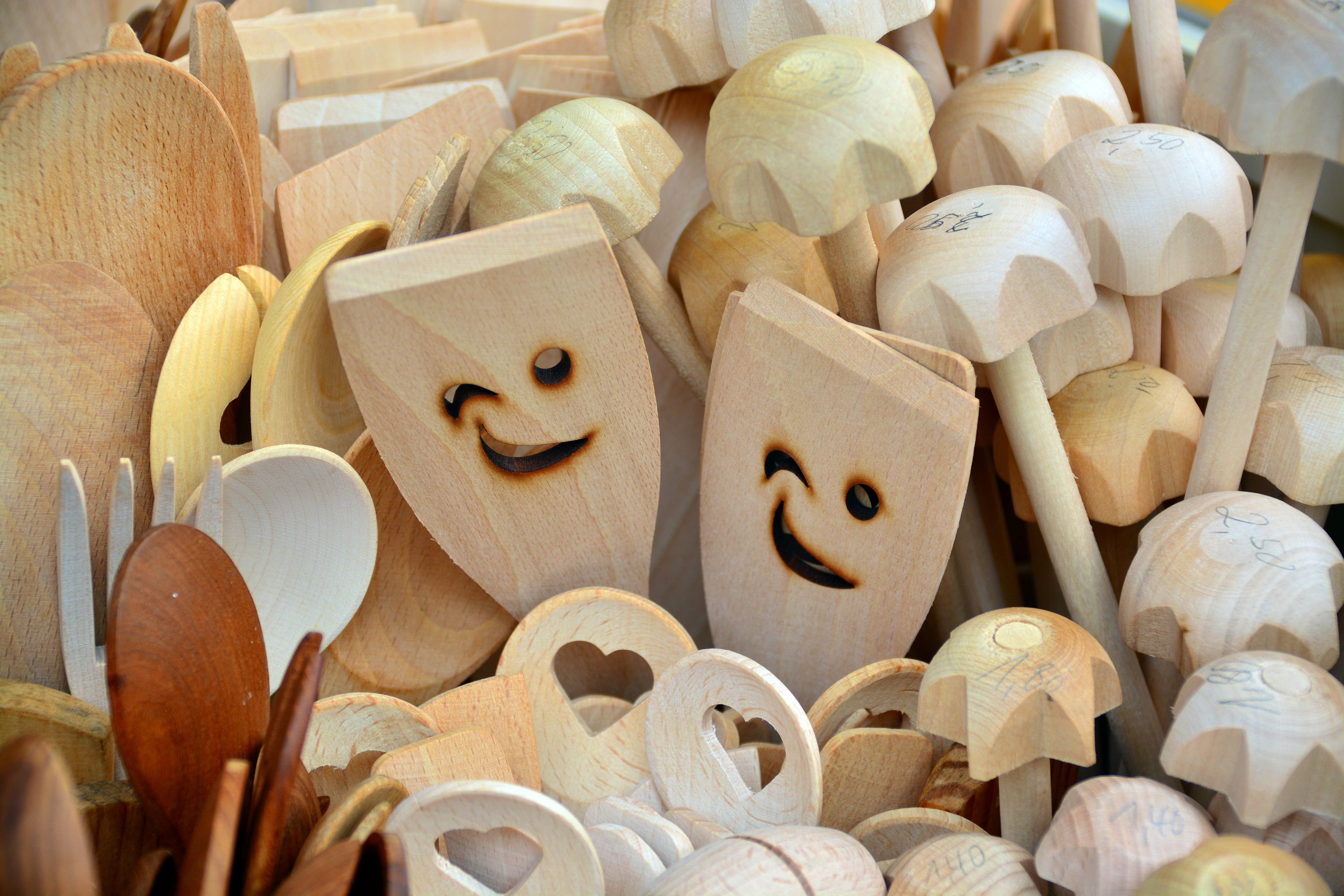 backgrounds, funny, creativity, consumerism, close-up, kitchen utensil, anthropomorphic face, craft, abundance, pancake, large group of objects, wood - material, HD Wallpaper