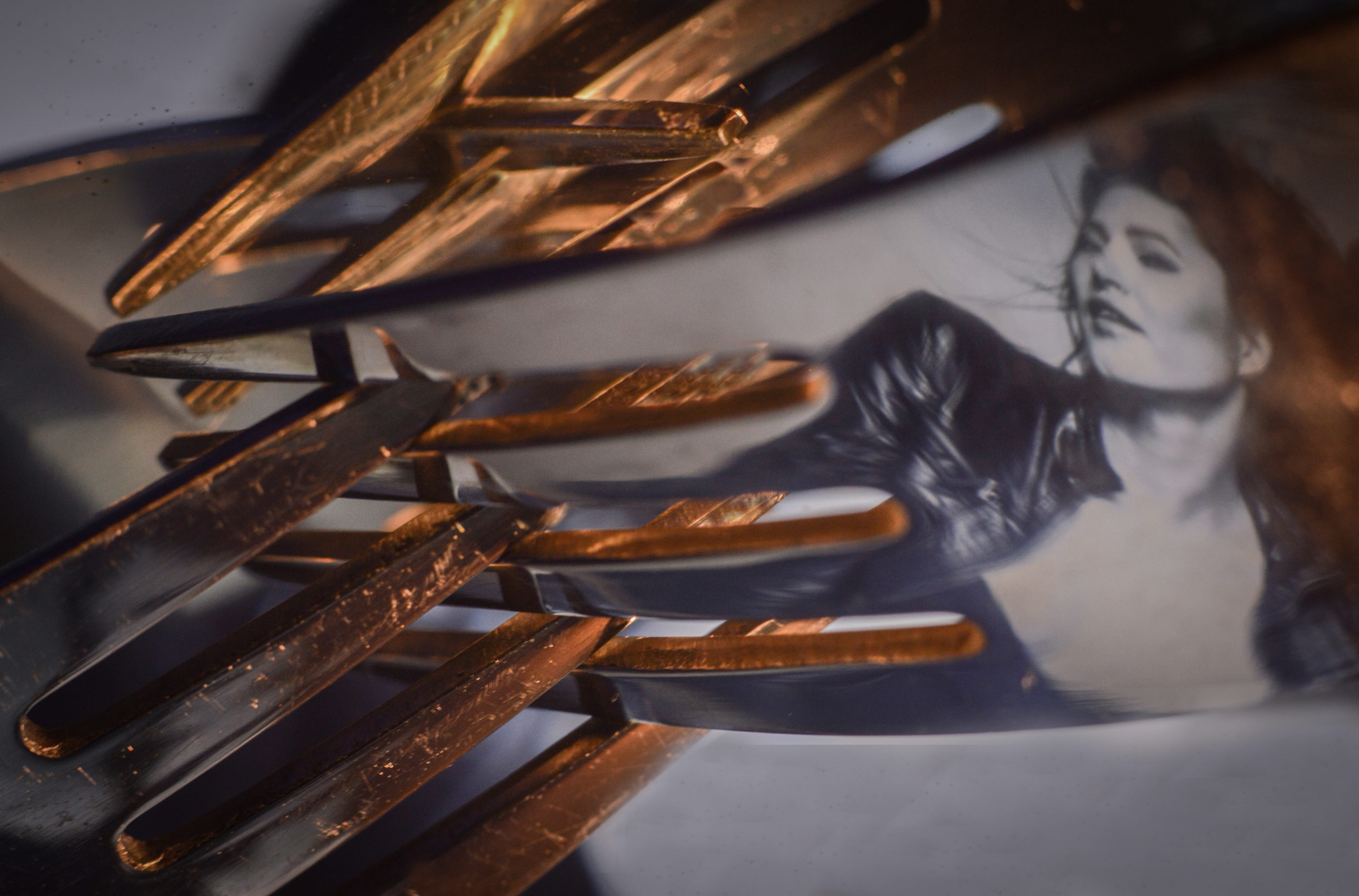 article 1 2, Fork, a smile, studio shot, architecture, shoe, Heat, beauty, group of objects, thoughtfulness, animal representation, picture, character, HD Wallpaper