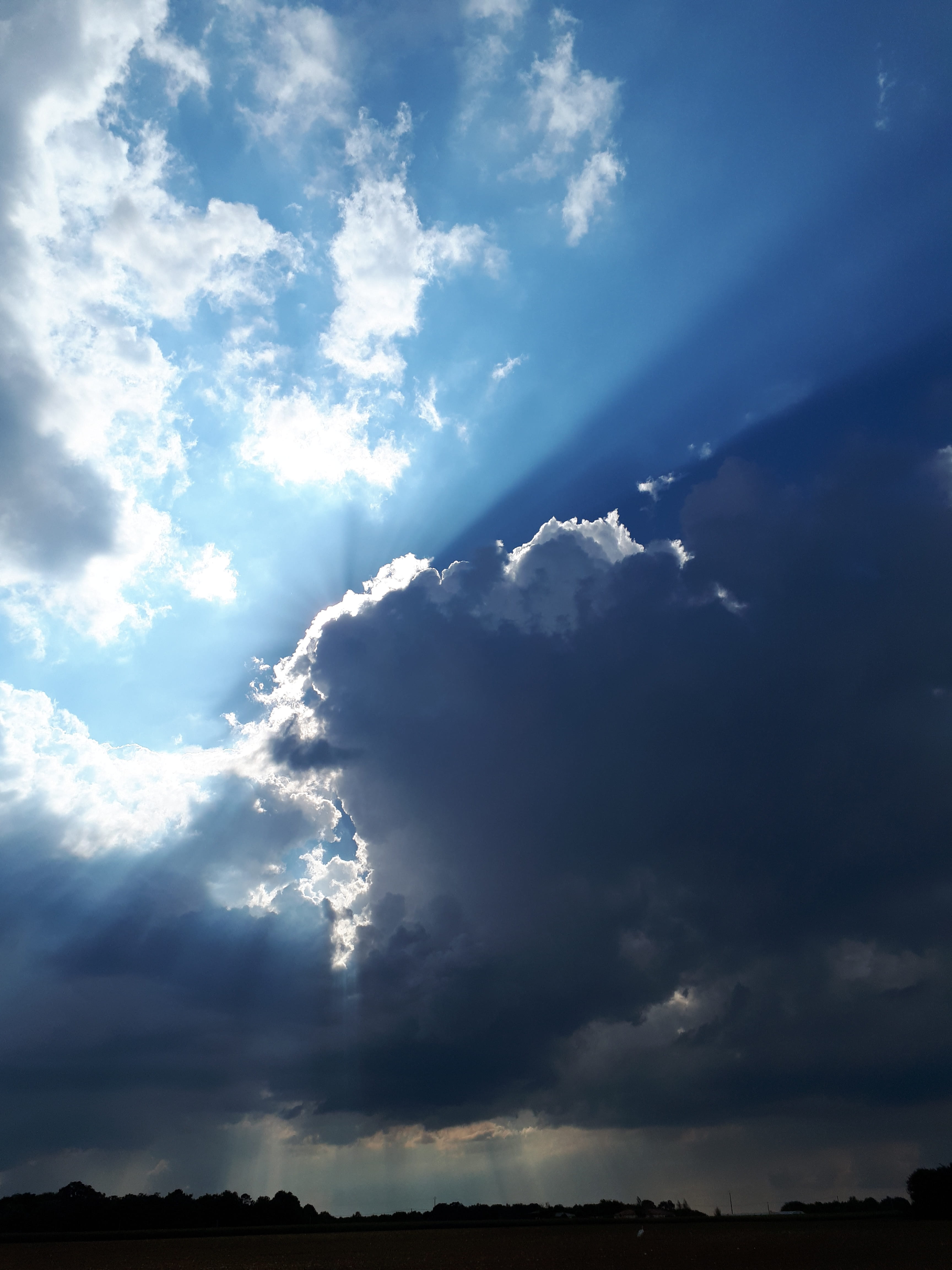 cloud - sky, clouds, sunbeam, sunlight, 4K, beauty in nature, environment, cloudscape, meteorology, no people, horizon, idyllic, tranquility, thinning, Phone HD Wallpaper