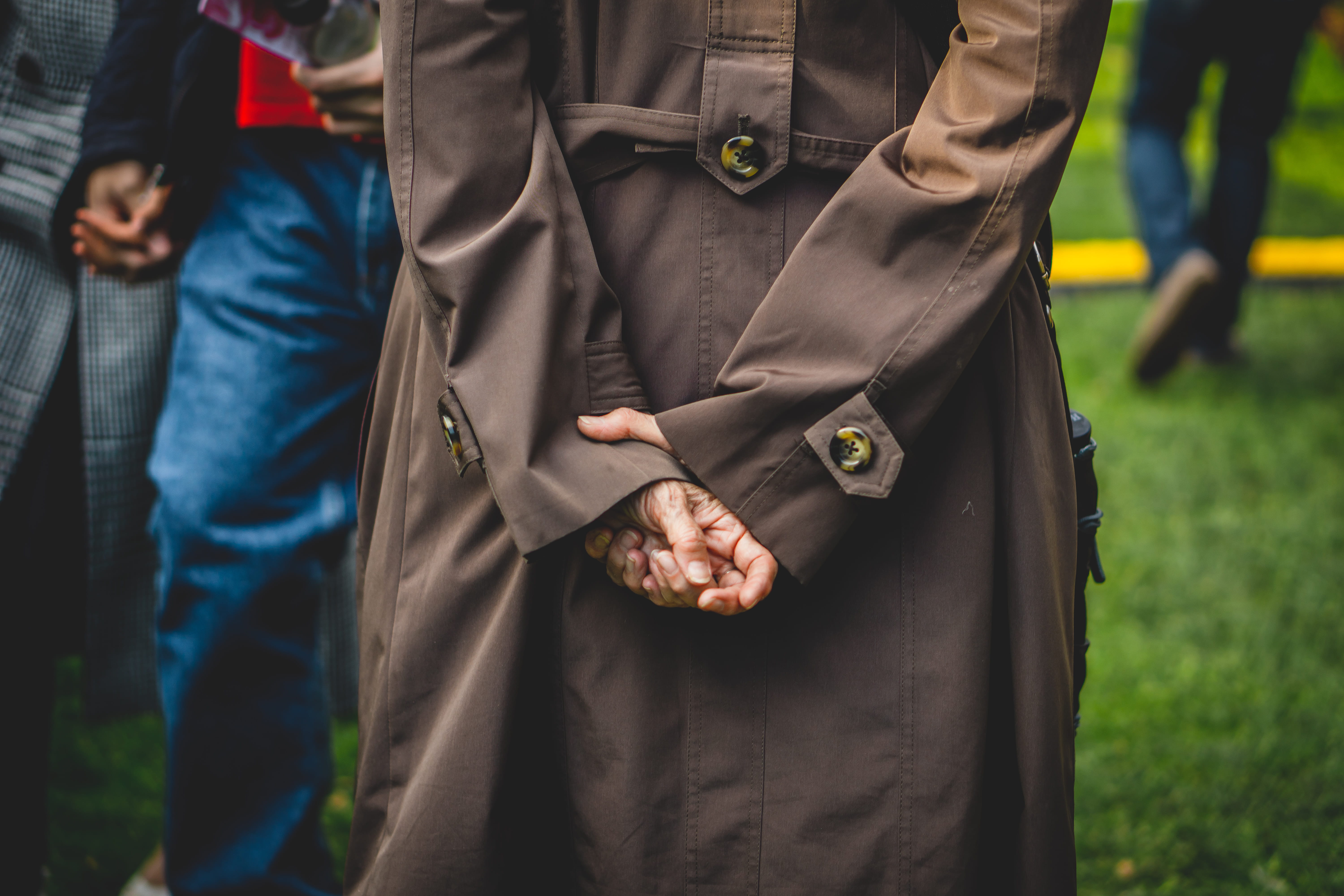 style, 5K, overcoat, person, clothing, suit, human limb, holding, real people, blazer, front view, jacket, outdoors, new york, hand, day, incidental people, HD Wallpaper