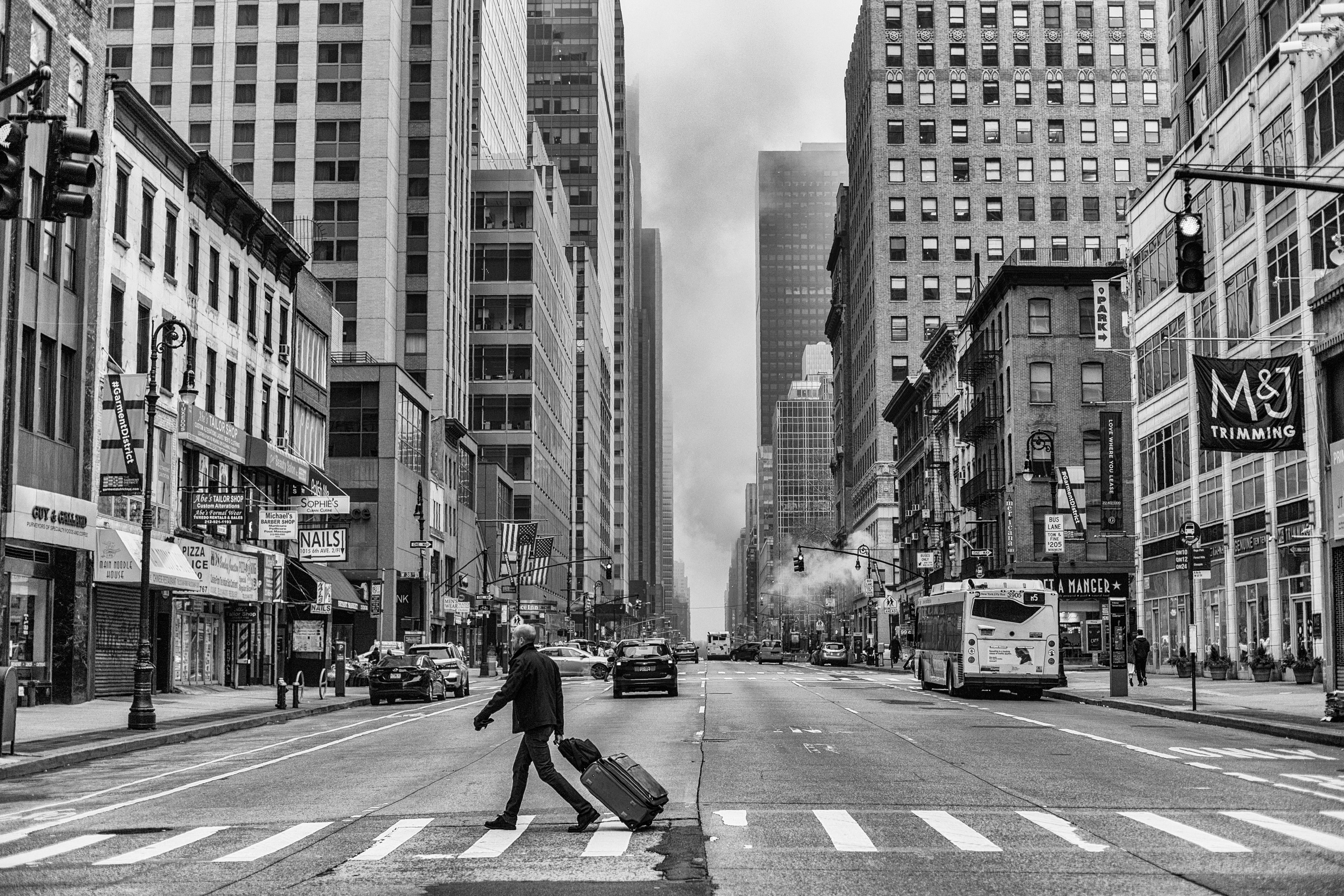 new york, building, vehicles, pedestrian, suitcase, people, united states, 5K, luggage, outdoors, human, symbol, building exterior, transportation, built structure, HD Wallpaper