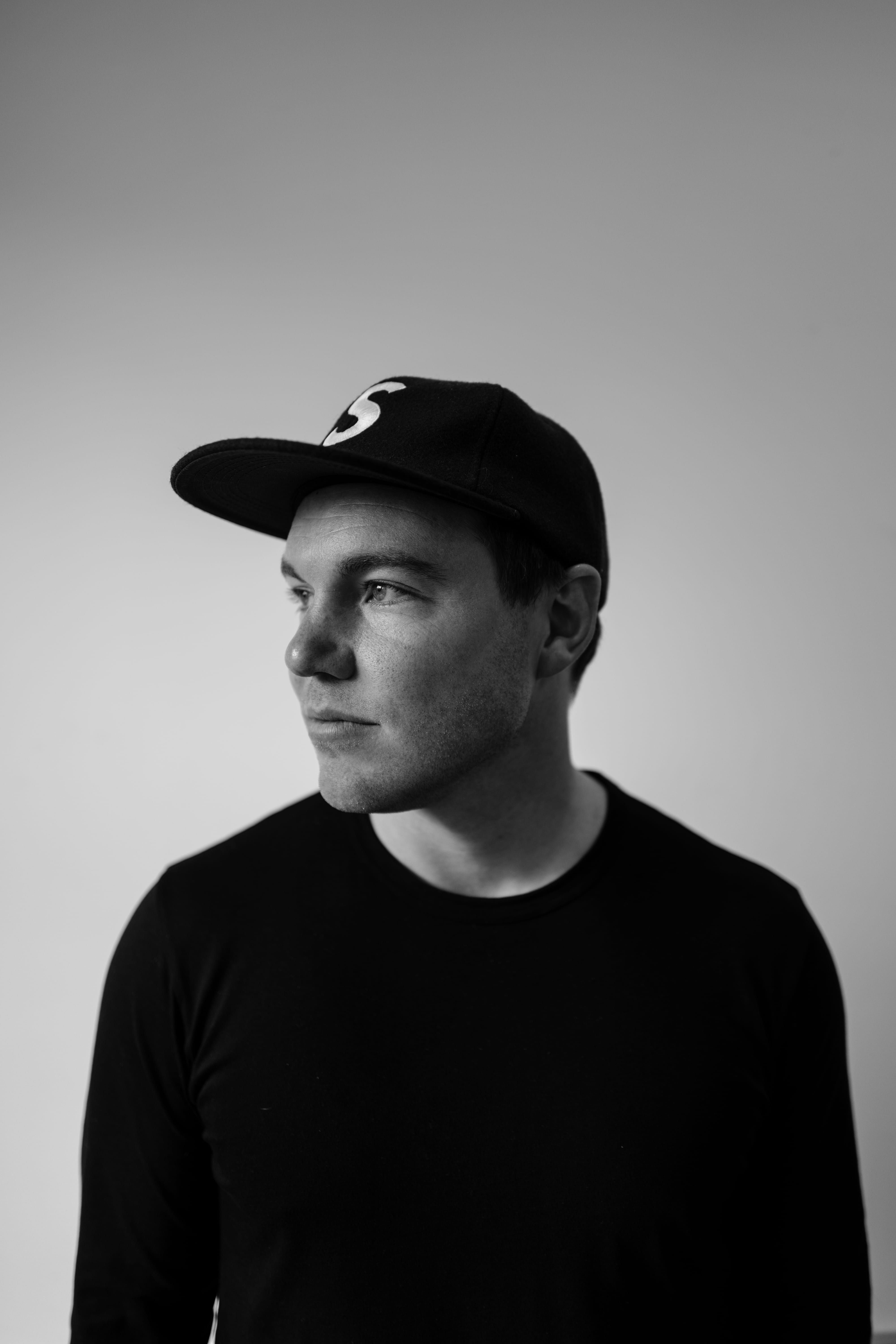 cap, standing, people, front view, clothing, new york, casual clothing, black and white, black, face, teenager, portrait, real people, one person, contemplation, Phone HD Wallpaper
