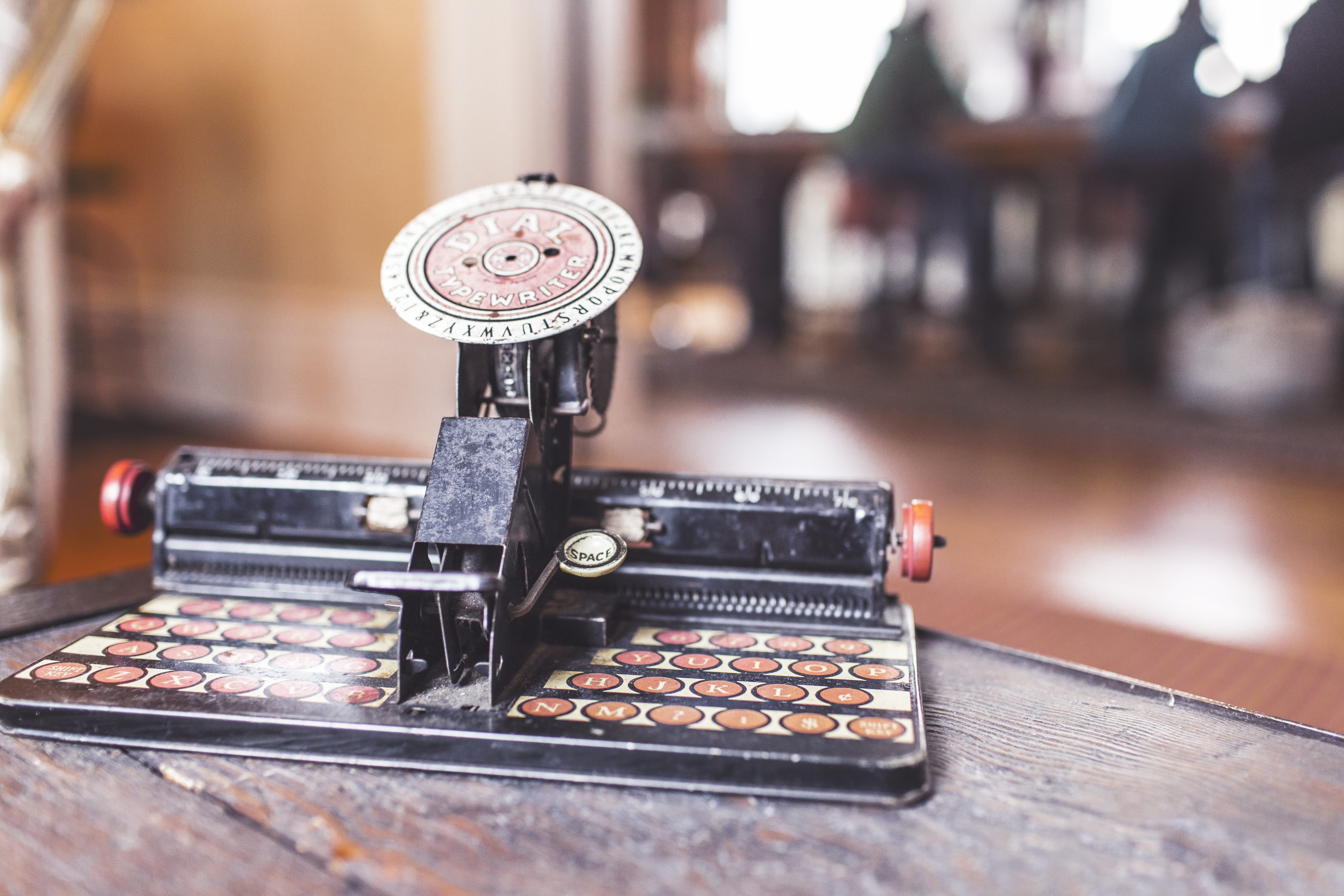 publish, wood - material, equipment, selective focus, keys, keyboard, indoors, vintage, technology, dial, 5K, oldschool, antique, metal, table, machine part, HD Wallpaper