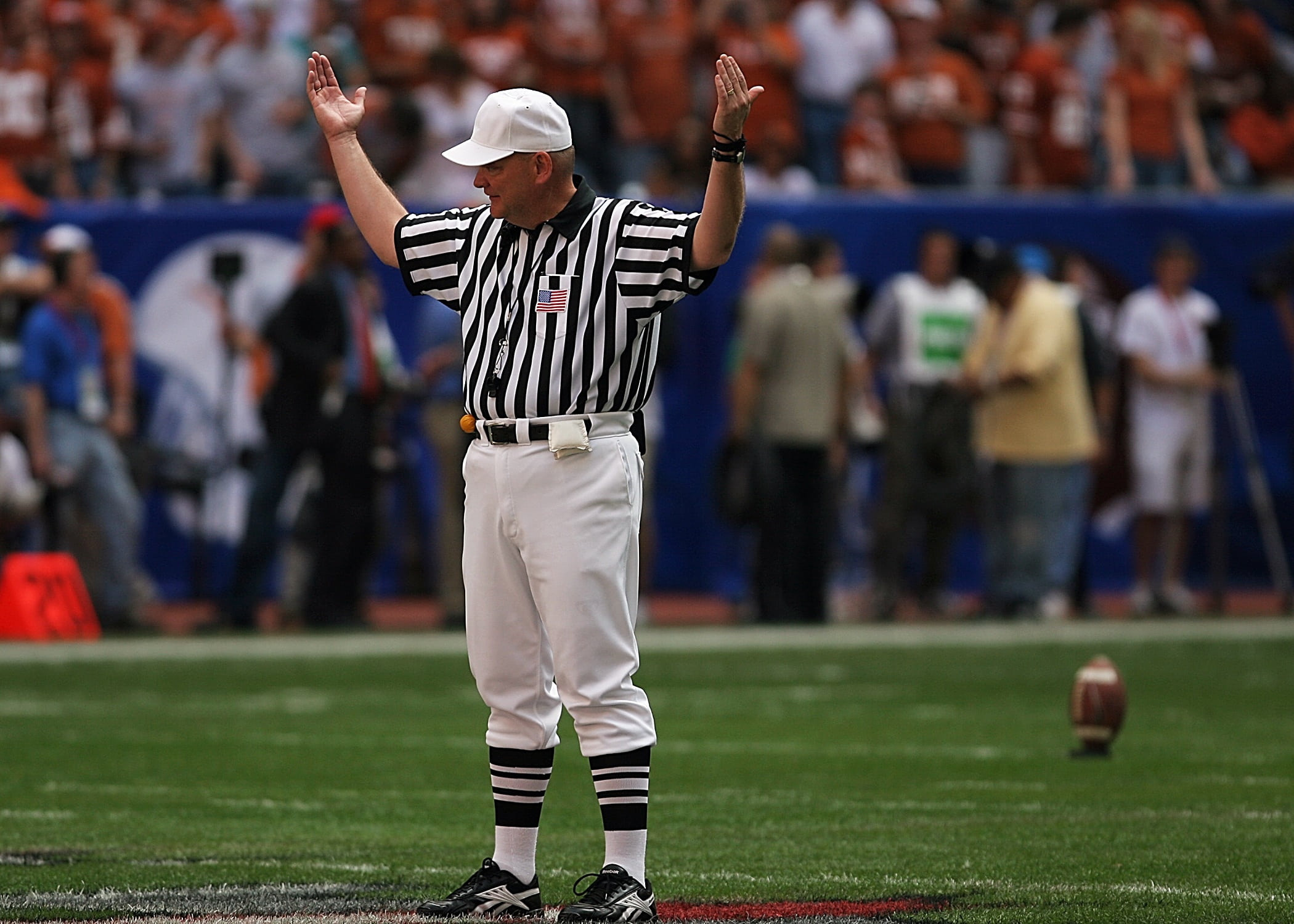 incidental people, 1080P, sports official, football, field, competition, stadium, group of people, men, american football, standing, game, sport, arms raised, HD Wallpaper