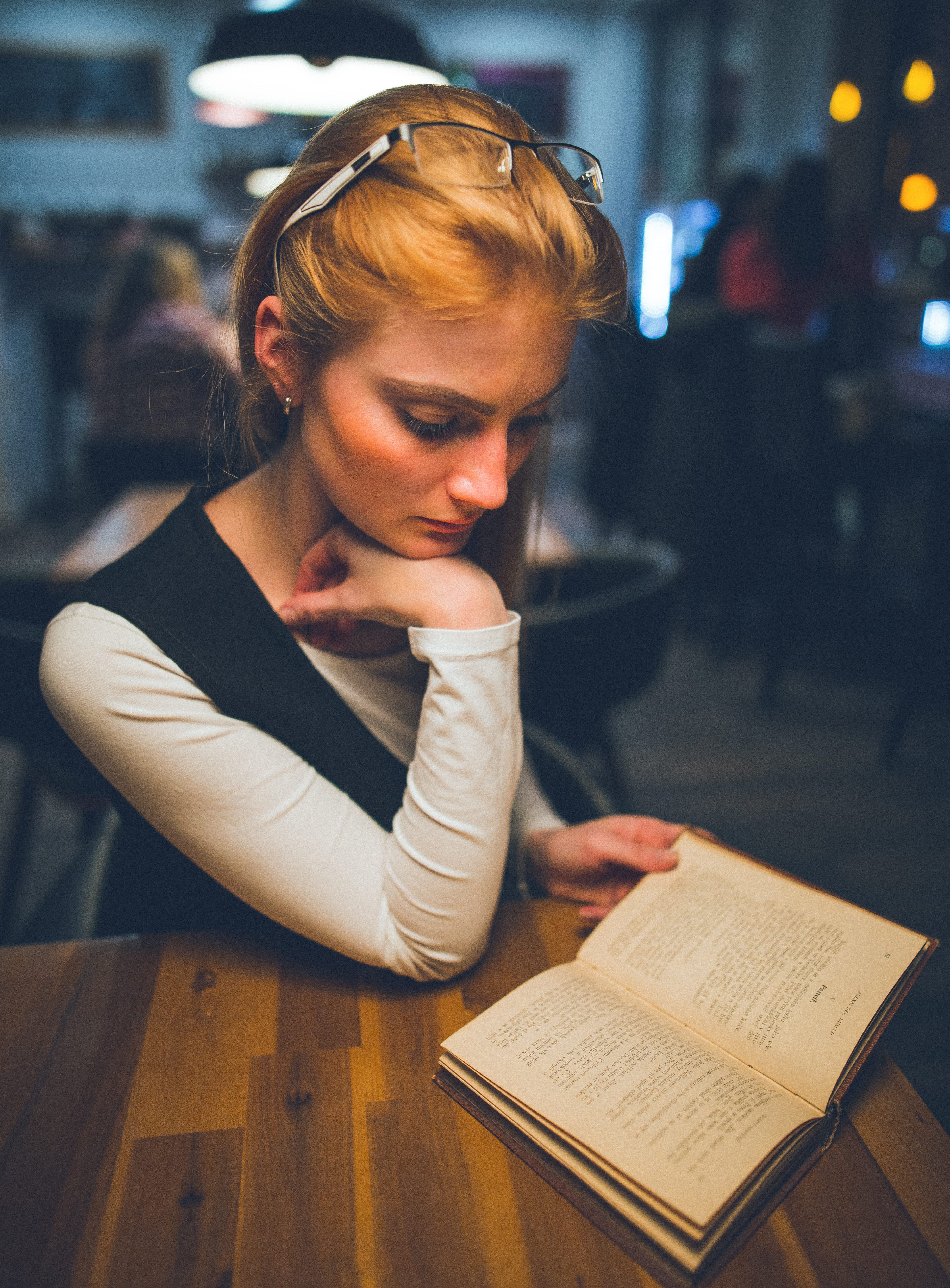 sitting, shirt, read, beautiful woman, one Woman Only, people, 4K, indoors, caucasian Ethnicity, one Person, females, adult, leisure activity, blond Hair, Phone HD Wallpaper
