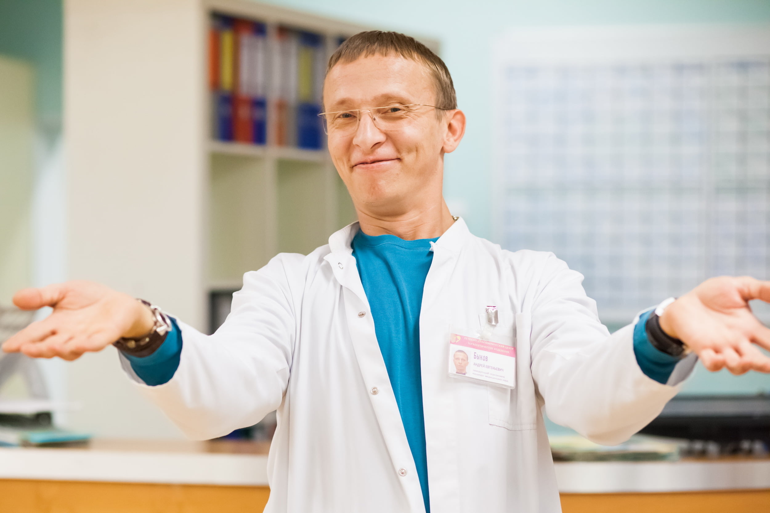 happiness, arms raised, male, adult, healthcare and medicine, real people, clothing, 1080P, standing, occupation, human arm, Russian actor, men, writer, HD Wallpaper