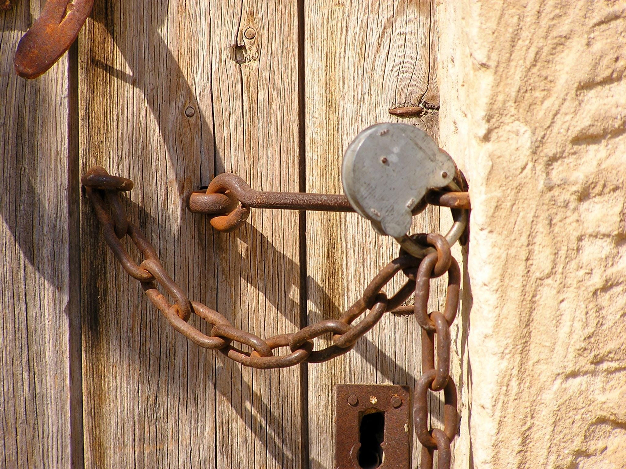 south of france, textured, day, lock, Stall, safety, cottage door, entrance, holiday, Metal, chain, Locked, security, scale, castle, no people, road, wood - material, HD Wallpaper