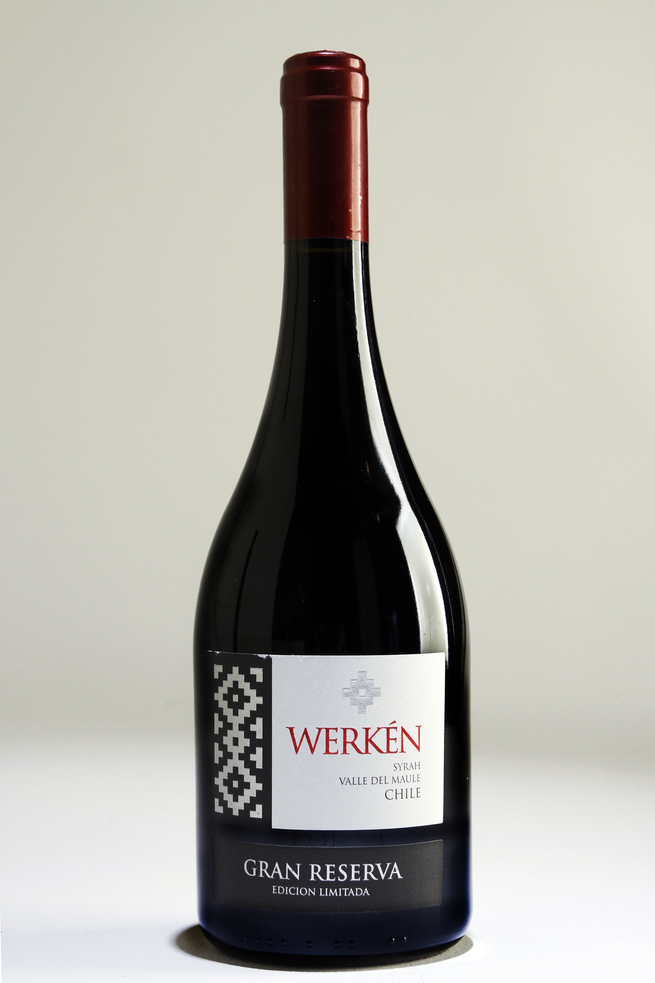 western script, assembly, glass - material, refreshment, label, communication, studio shot, drink, reserva, alcohol, bottle, gran, close-up, no people, Phone HD Wallpaper