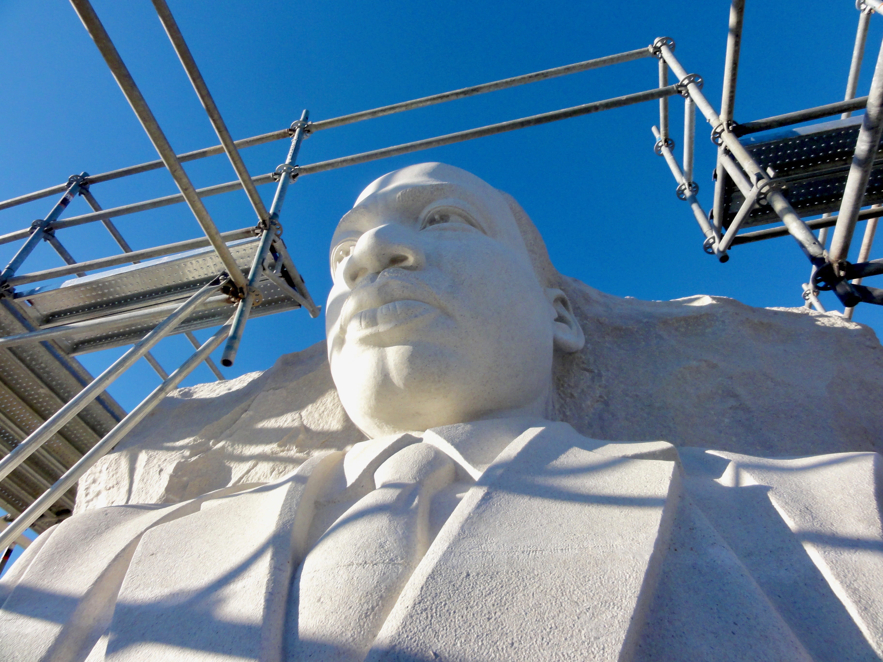 outdoors, no people, male likeness, sculpture, representation, memorial, sunny, united states, blue, sunlight, monument, low angle view, clear sky, sky, HD Wallpaper