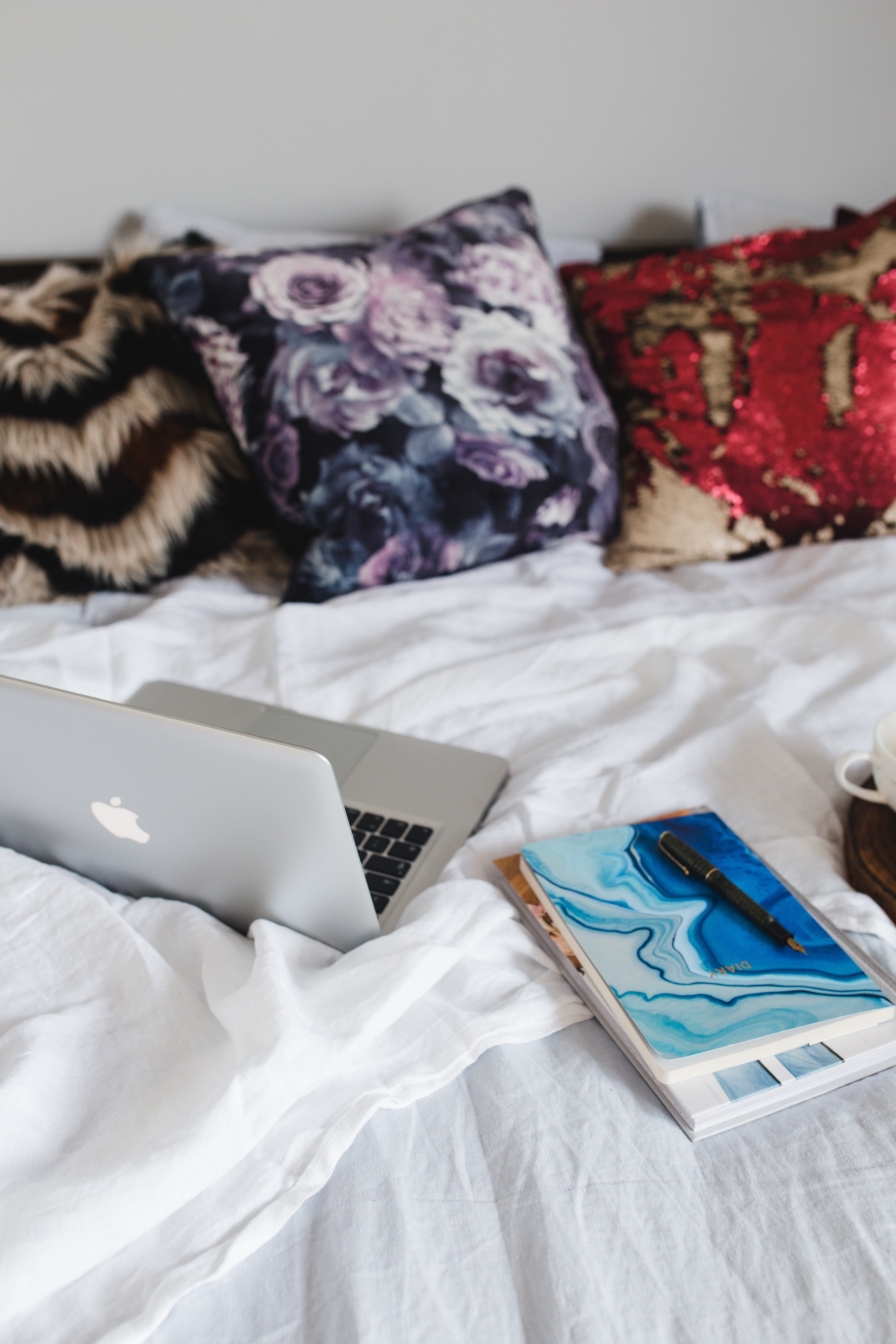high angle view, notebooks, white color, publication, no people, calendar, domestic room, full, bed, macbook, floral pattern, apple, furniture, personal accessory, Phone HD Wallpaper