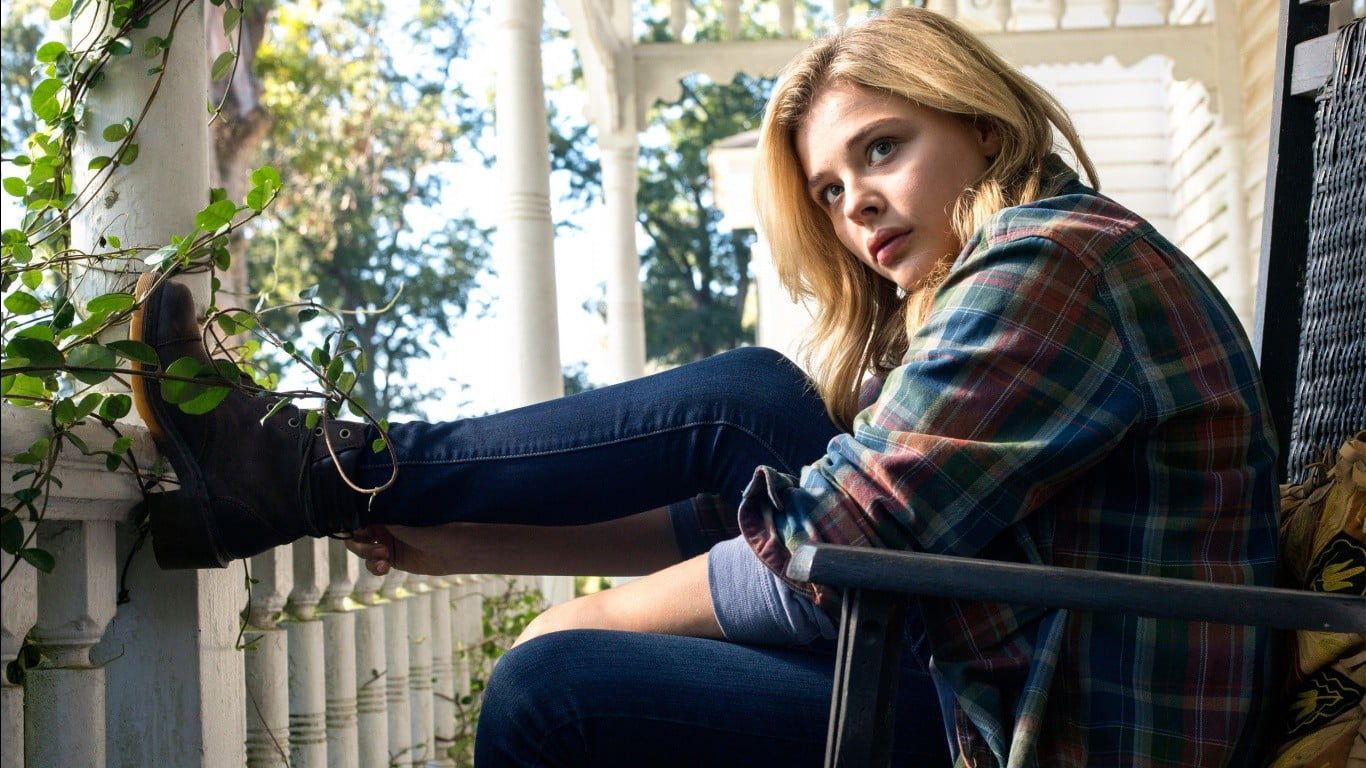 plaid, adult, hair, lifestyles, actress, one person, casual clothing, shirt, plant, women, green eyes, 720P, Chloë Grace Moretz, beautiful woman, young adult, HD Wallpaper