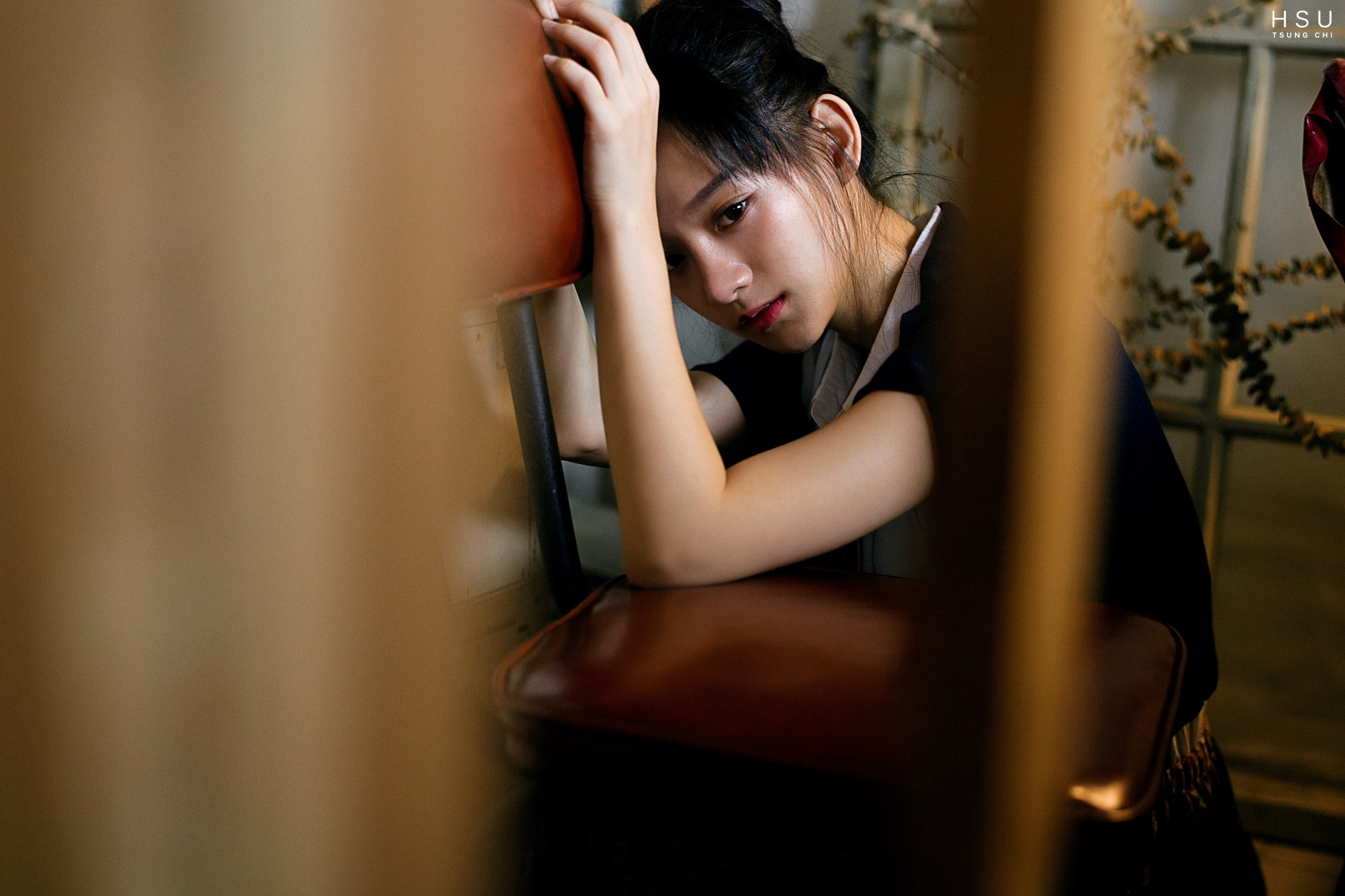selective focus, innocence, one person, lifestyles, sadness, emotion, child, contemplation, 4K, reflection, looking, indoors, headshot, brown hair, asian 4k hd high resolution, HD Wallpaper