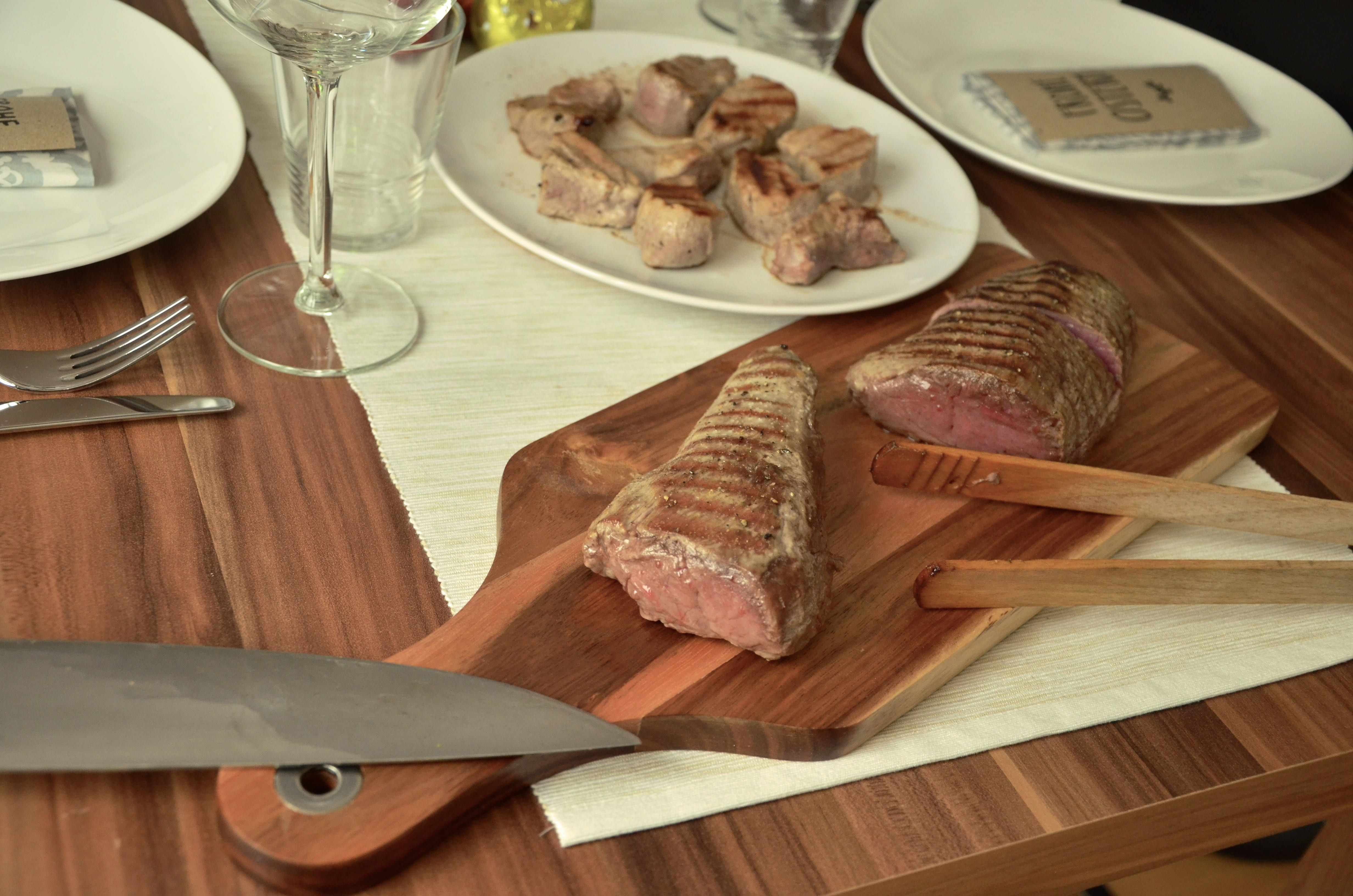 table, 4K, high angle view, piece of meat, fillet of beef, eat, french food, two, healthy eating, knife, kitchen knife, food and drink, plate, food, still life, HD Wallpaper