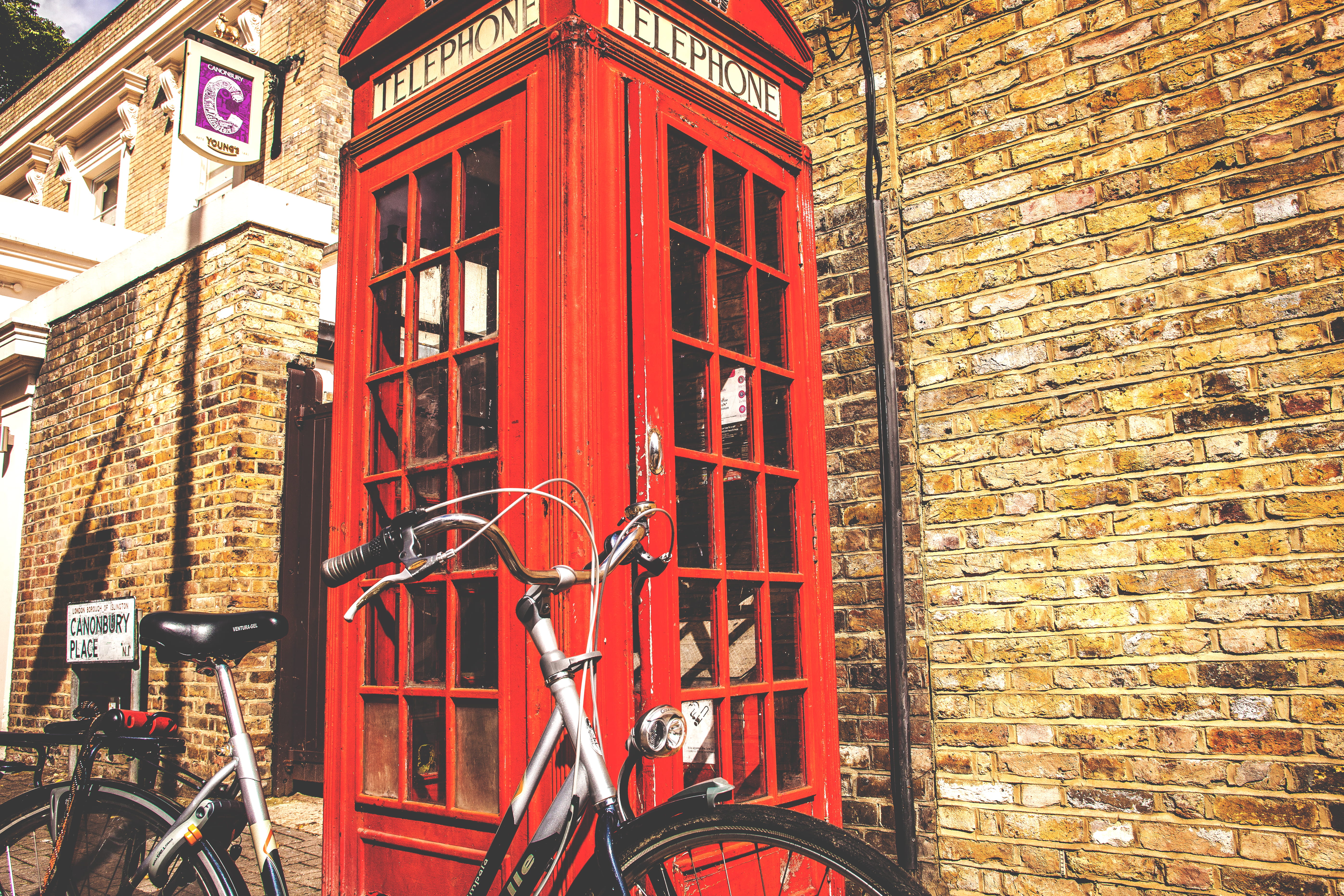 brick, built structure, stationary, land vehicle, city, architecture, bicycle, building exterior, united kingdom, outdoors, mode of transportation, building, HD Wallpaper