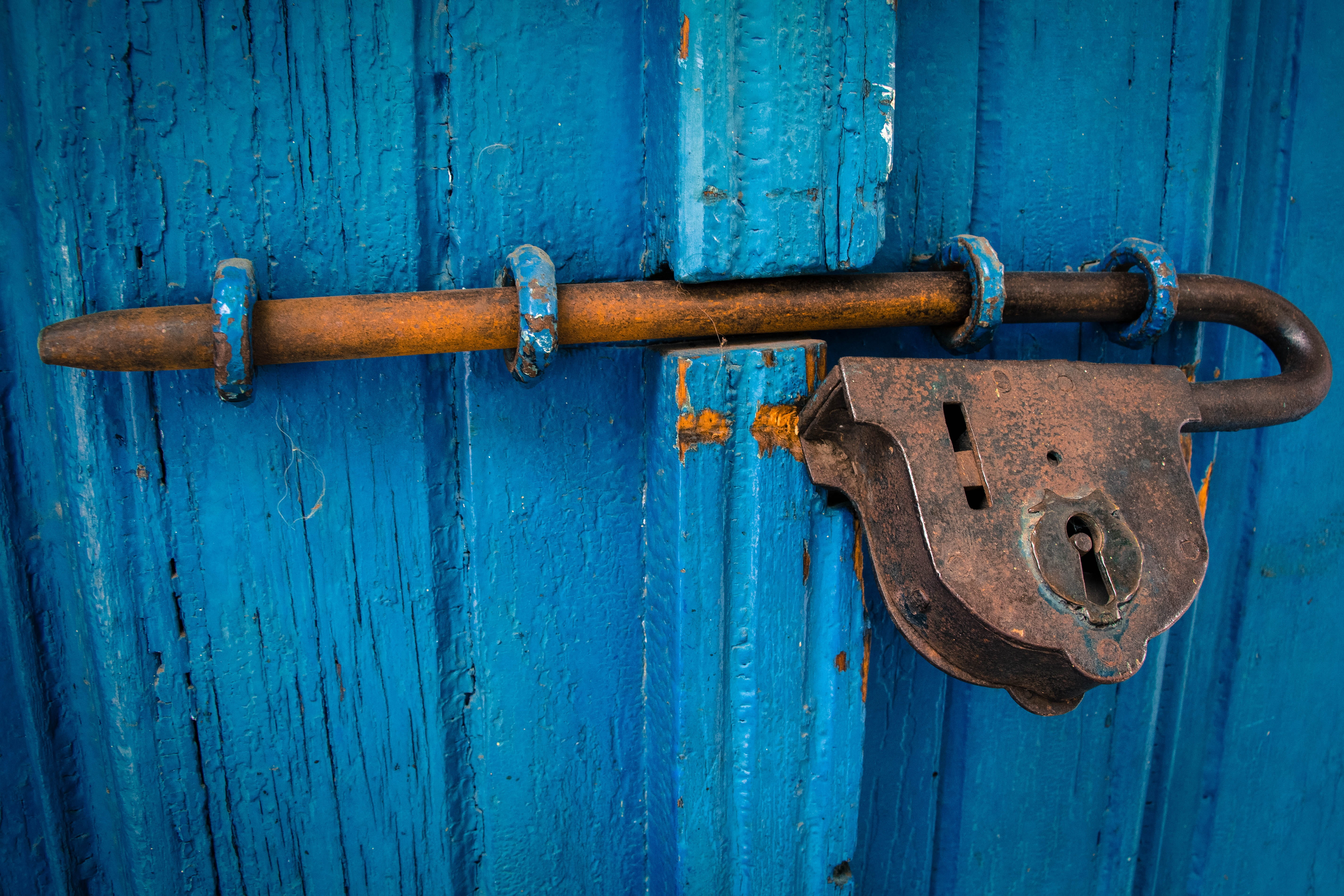 5K, latch, outdoors, wood, key, padlock, no people, closed, wood - material, color, safety, architecture, old, weathered, rusty, wooden, security, decoration, HD Wallpaper