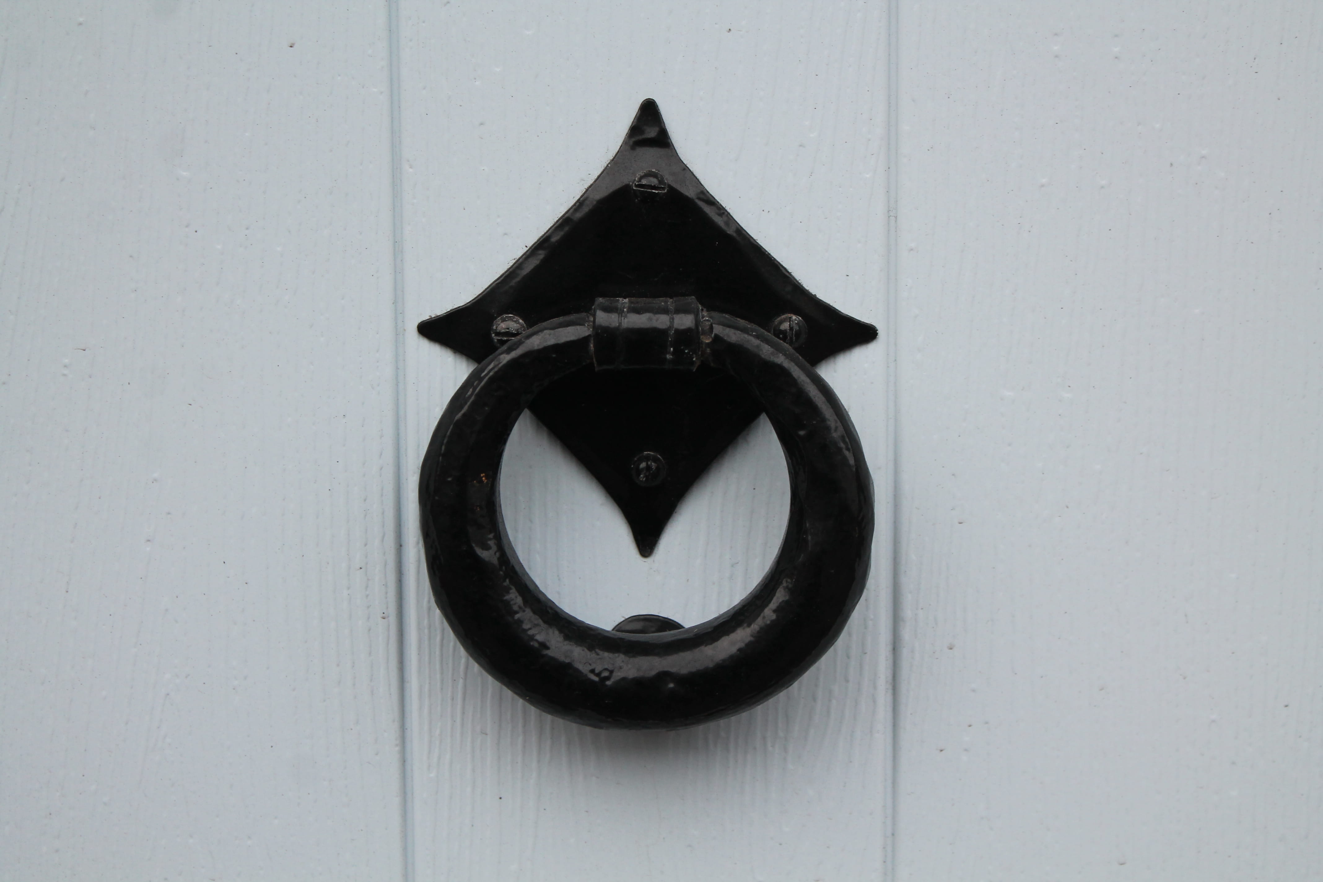 text, wall - building feature, no people, built structure, symbol, door, horseshoe, alphabet, triangle shape, communication, close-up, black, day, handle, HD Wallpaper