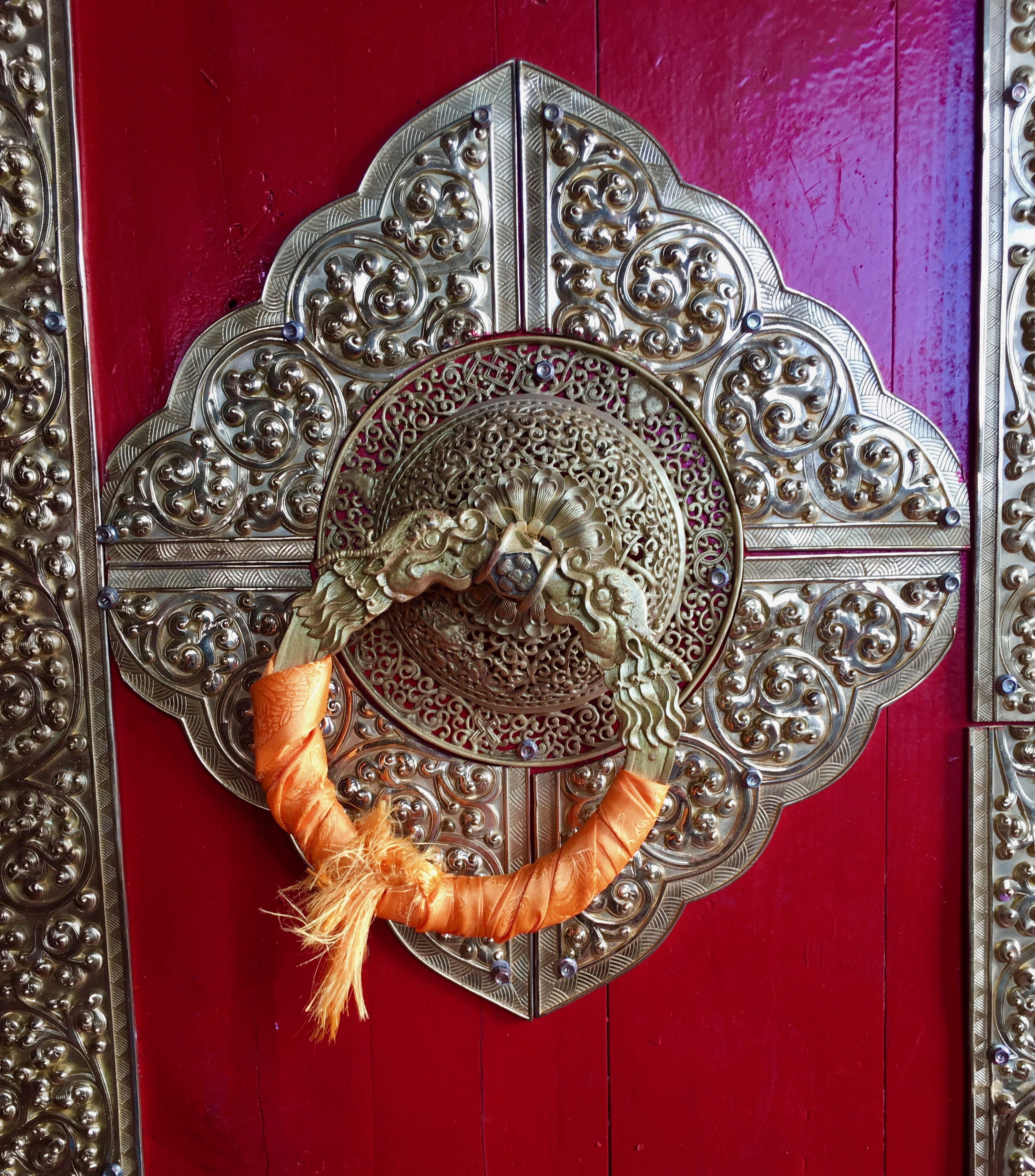 close-up, doorknocker, protection, doorknob, door, carving - craft product, asian, entrance, animal representation, metal, no people, floral pattern, design, Phone HD Wallpaper