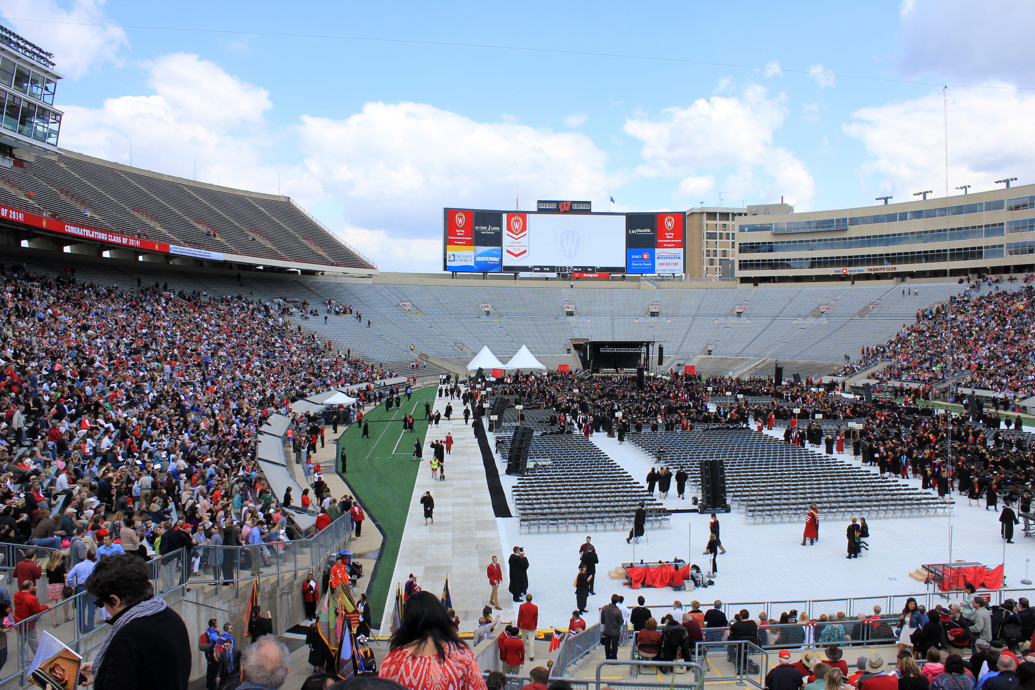 lifestyles, crowd, wisconsin, madison, watching, randall, sports Race, people, spectator, women, men, leisure activity, outdoors, 2K, day, long, large group of people, HD Wallpaper