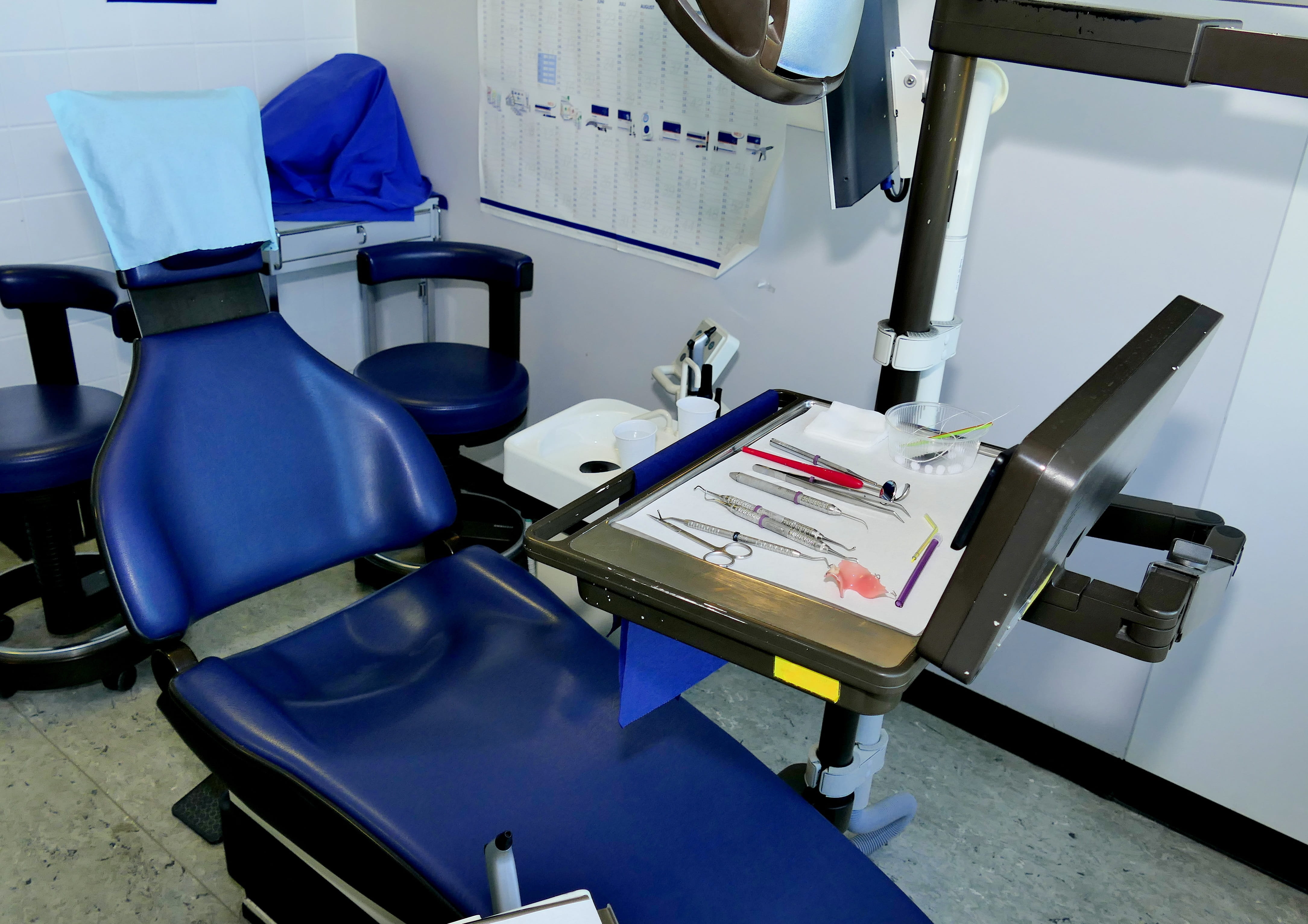 treat teeth, indoors, healthcare and medicine, 4K, equipment, hospital, dentist, chair, dental instruments, medical equipment, machinery, science, seat, HD Wallpaper
