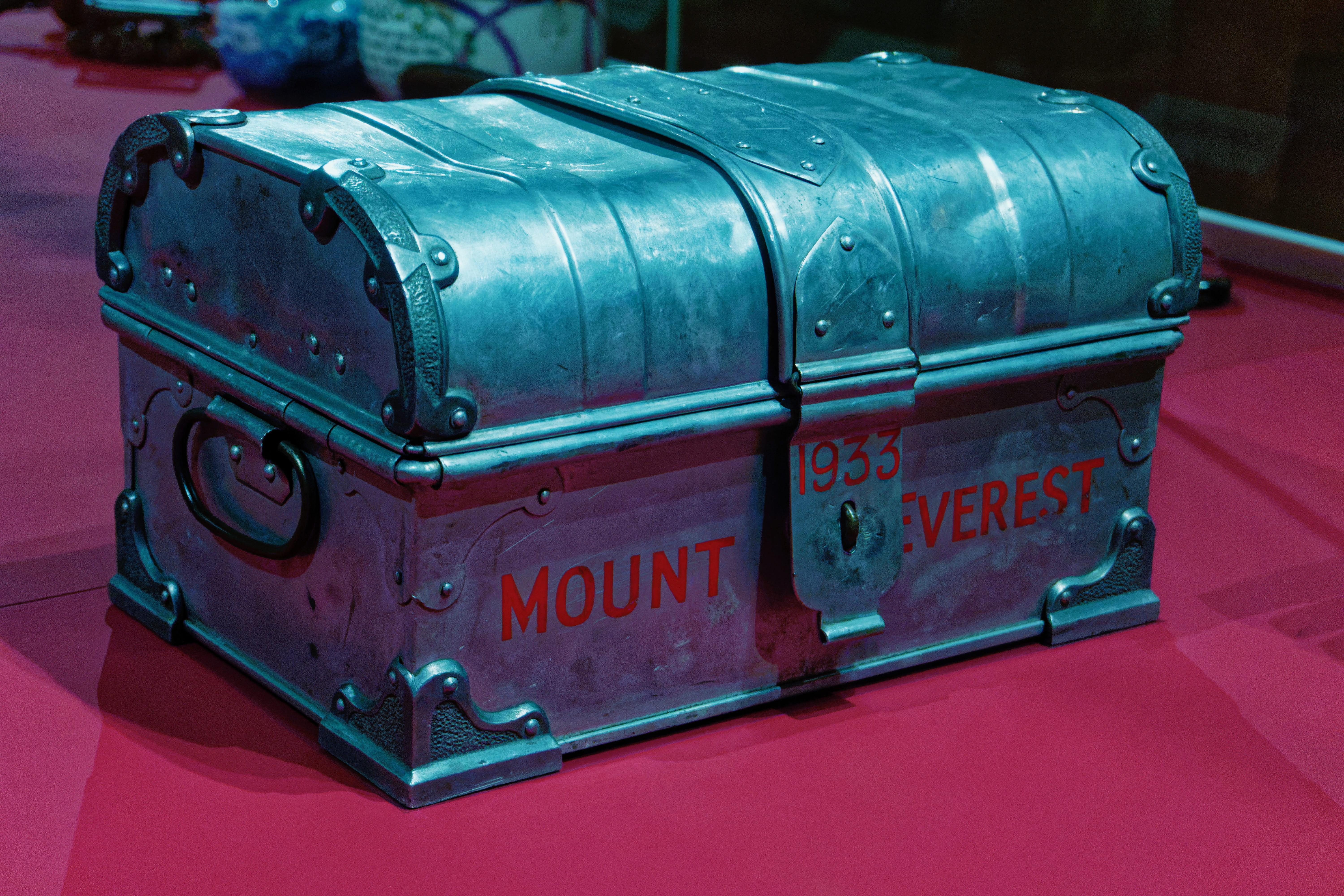 mount everest, metal, close-up, focus on foreground, antique, box, old, medical kit, no people, suitcase, wellcome collection, sign, letter, chest, indoors, HD Wallpaper