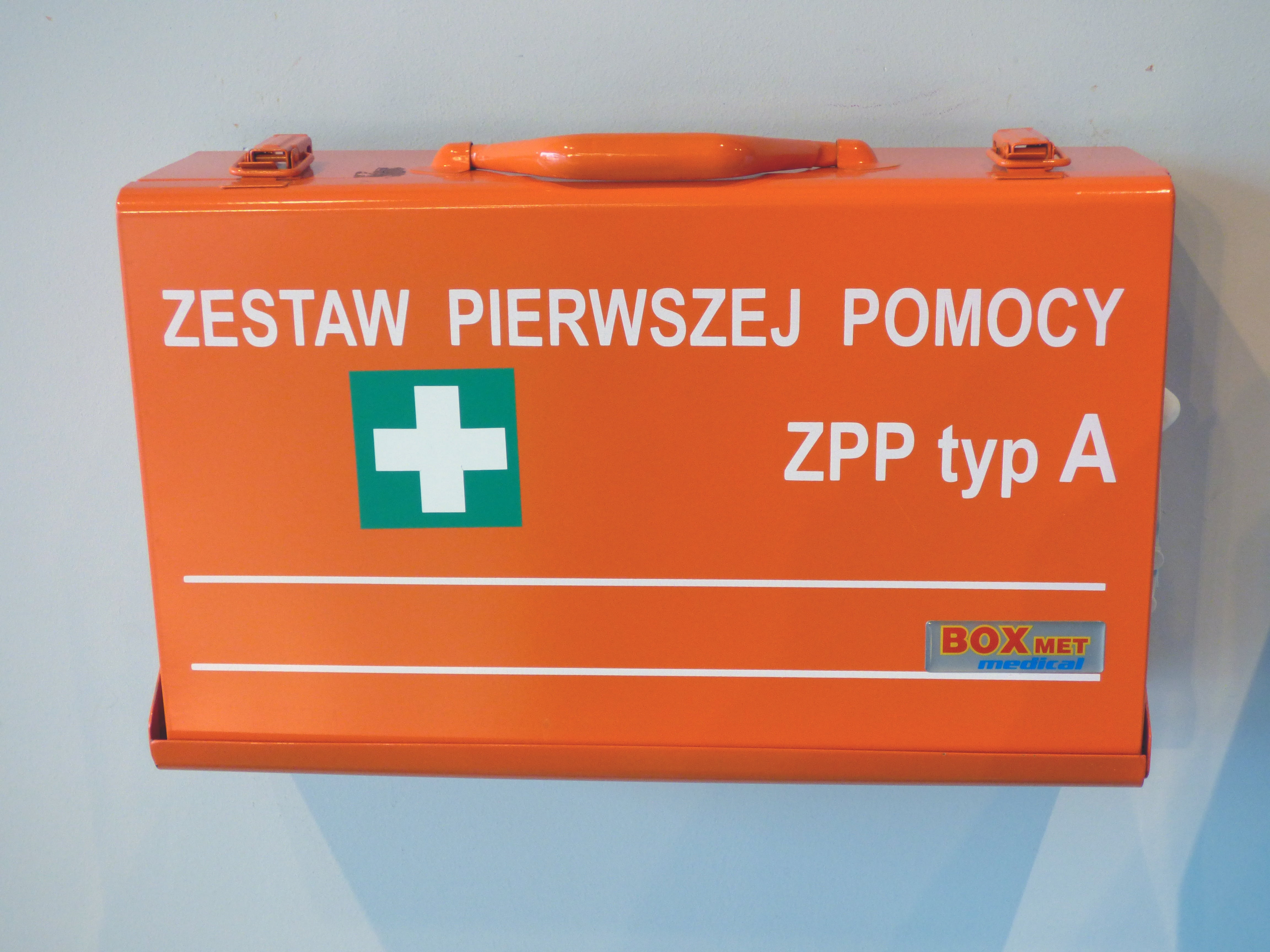 first aid kit, close-up, healthcare and medicine, text, vacations, safety, 4K, western script, communication, convenience, indoors, sign, medical, no people, HD Wallpaper