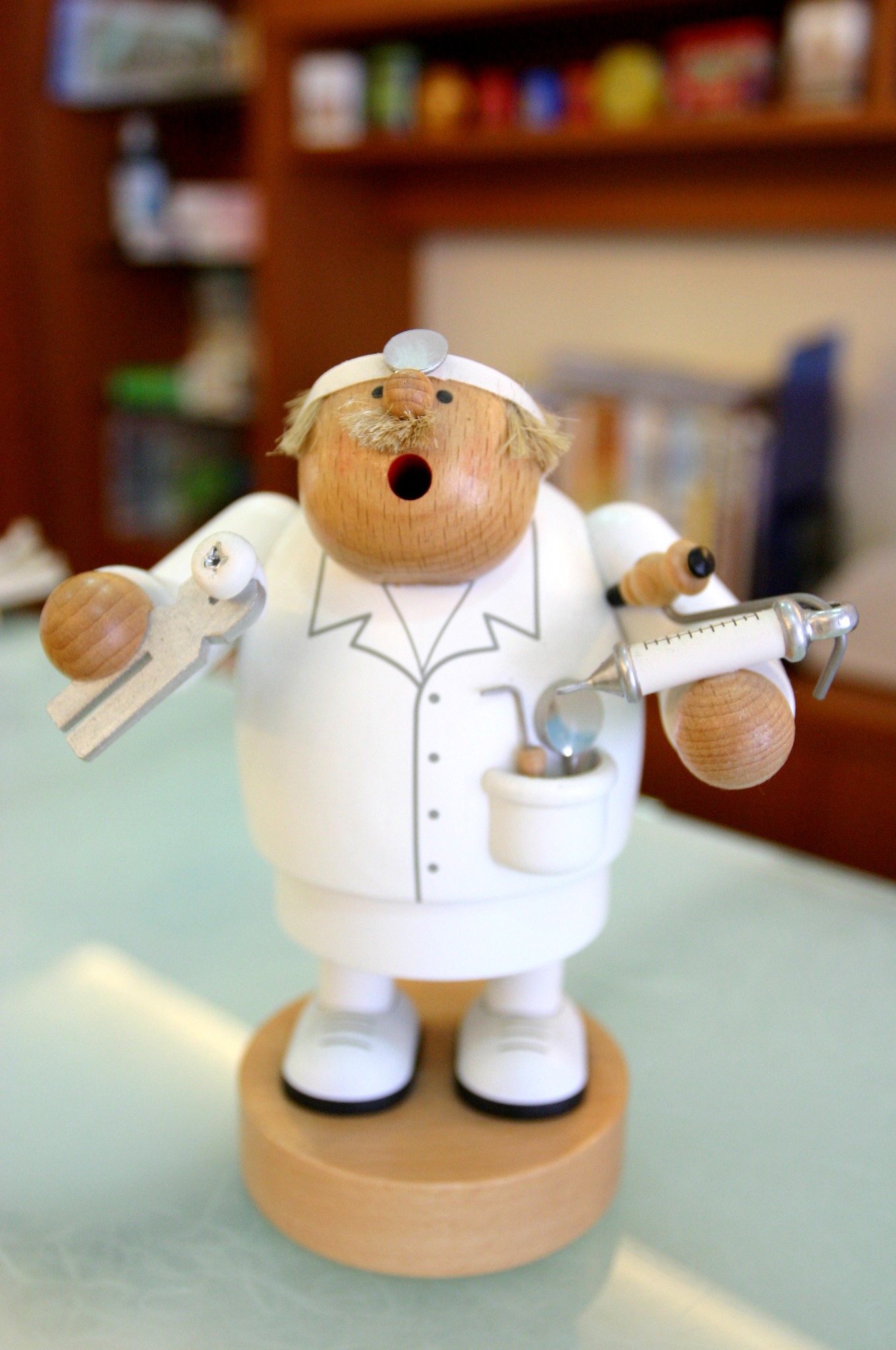 representation, indoors, figurine, creativity, hospital, teeth, table, fun, 1080P, teddy bear, male likeness, yi, toy, human representation, no people, Phone HD Wallpaper