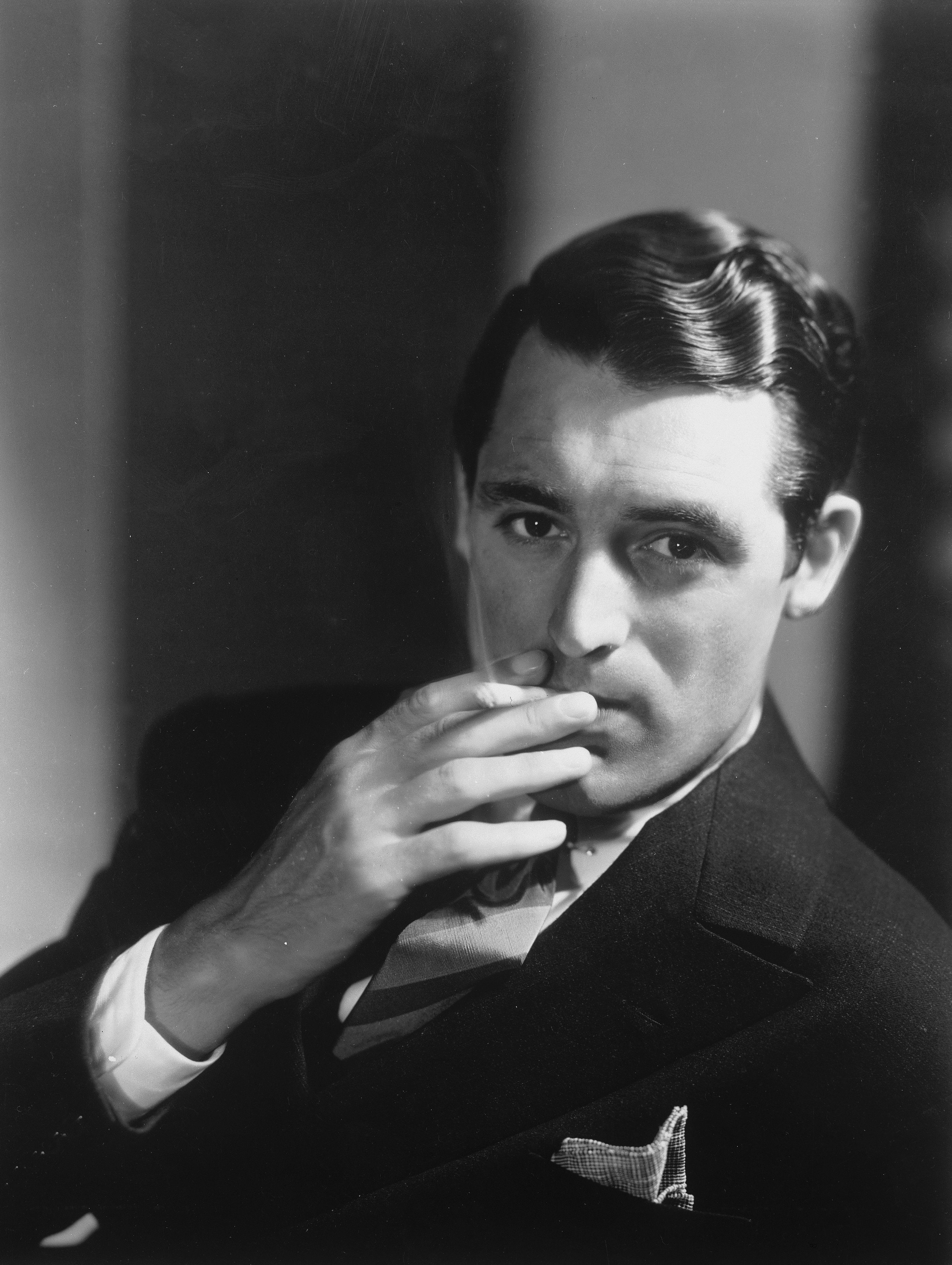 art, grant, hd, actors, suit, x, cigarettes, people, grayscale, men, cary, 2K, Phone HD Wallpaper