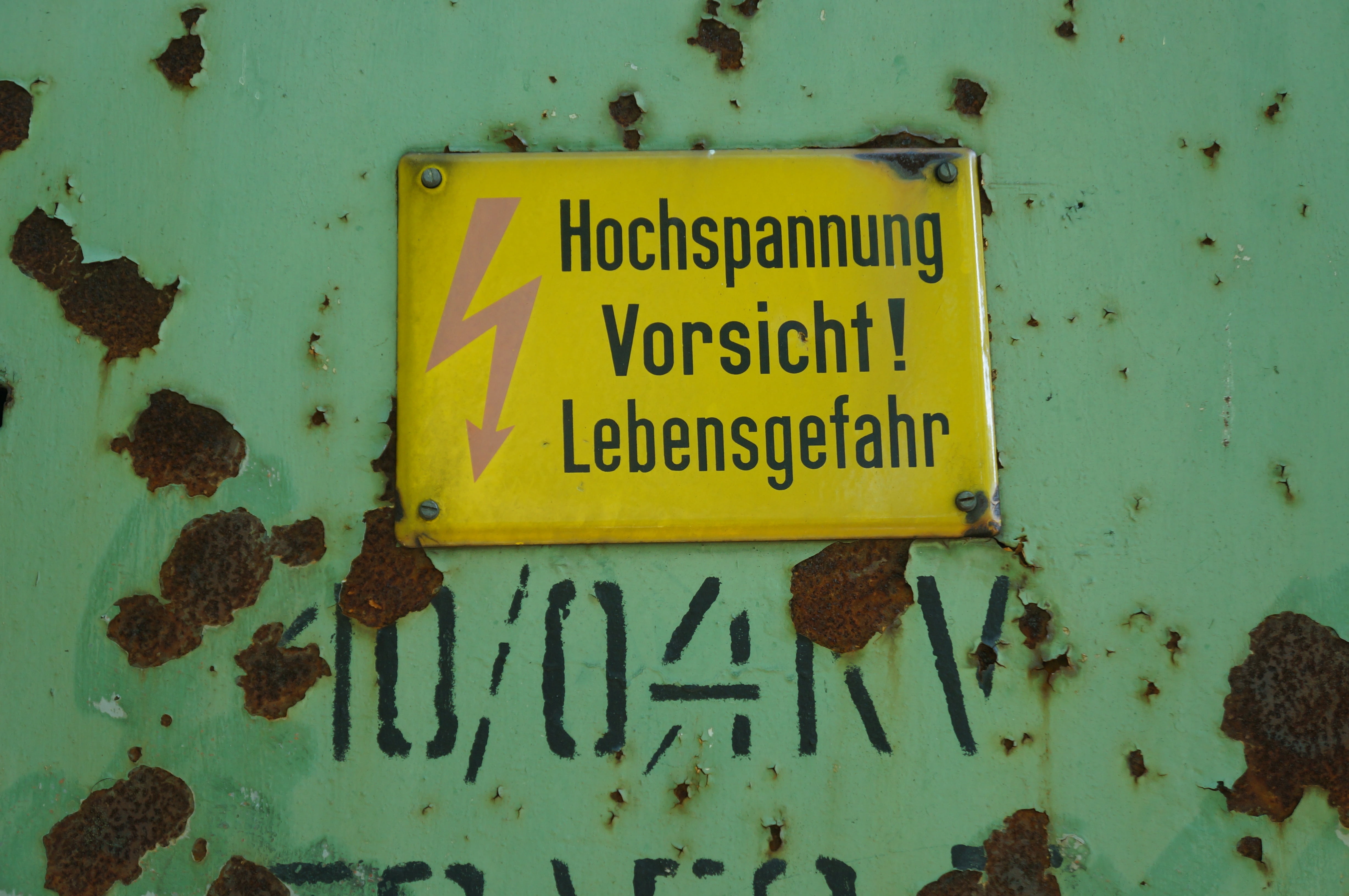 warning sign, safety, sign, western script, flash, capital letter, no people, communication, metal, stainless, enamel, information, voltage, 4K, guidance, HD Wallpaper