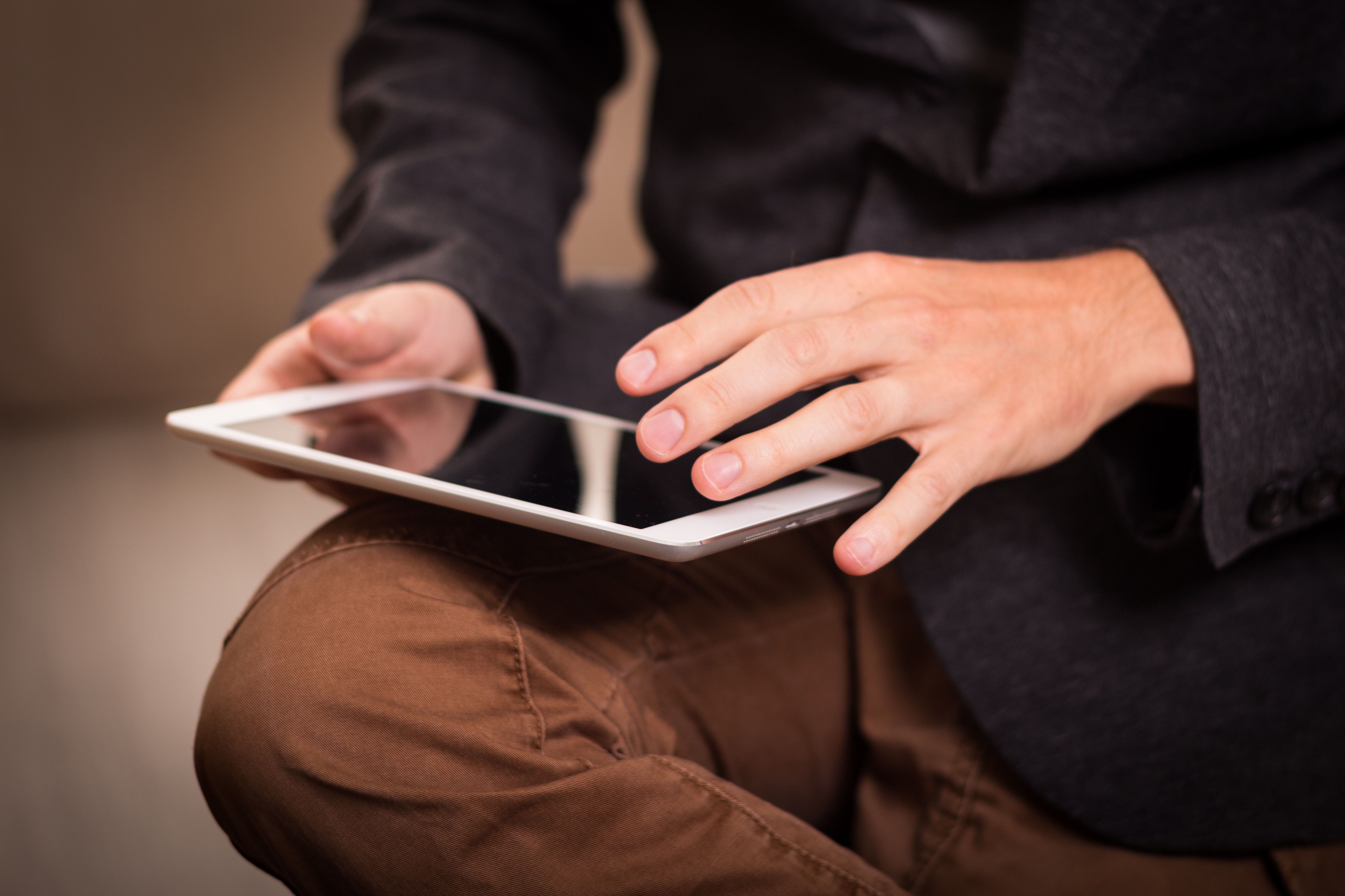 labor, human body part, using computer, gadget, close-up, digital Tablet, touching, personal computer, business, people, screen, swipe, ipad, digital, technology, HD Wallpaper
