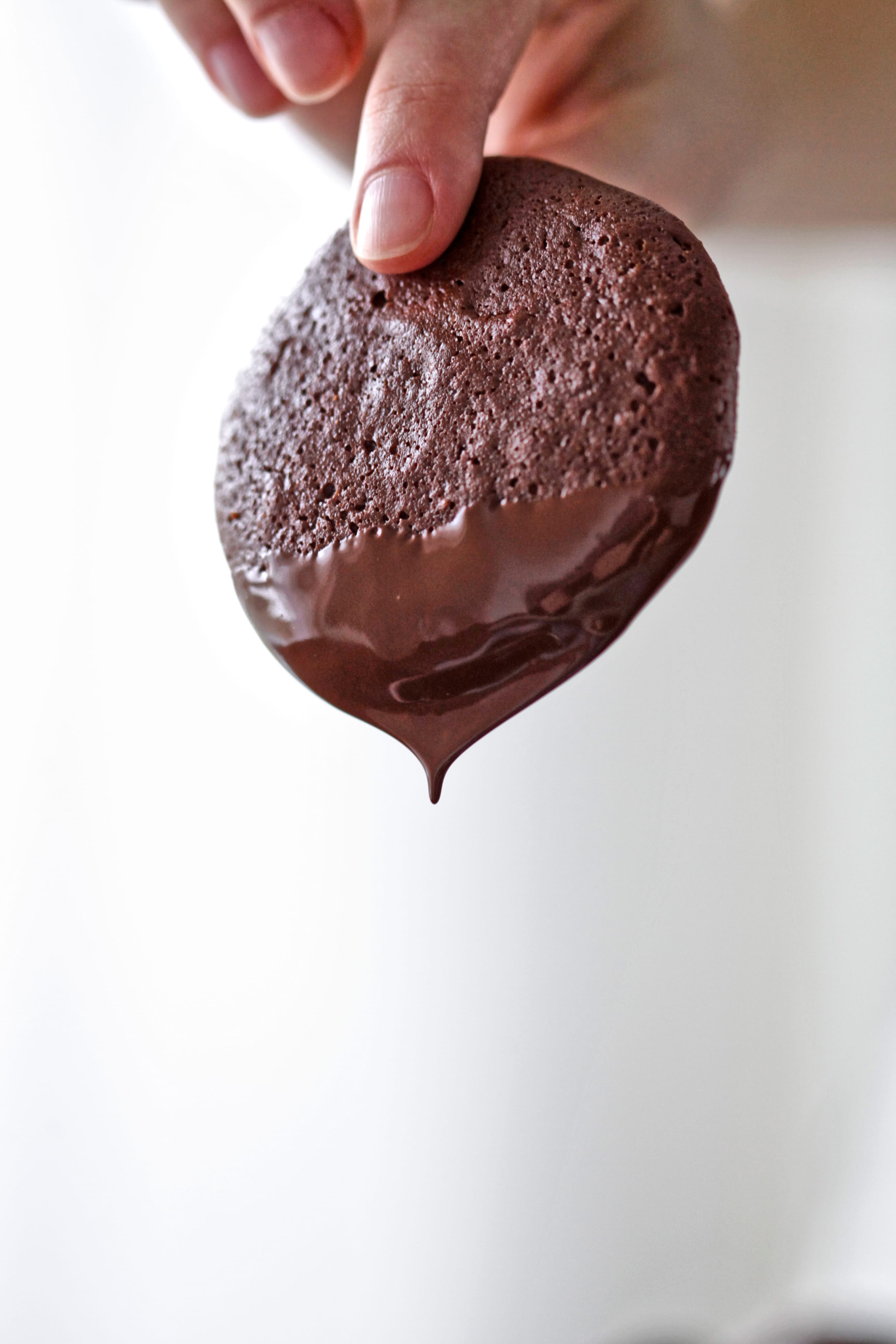 sweet, unhealthy eating, whipped cream, indulgence, melting, cup, cream, icing, body part, indoors, food and drink, finger, beverage, hand, creme, fudge, Phone HD Wallpaper