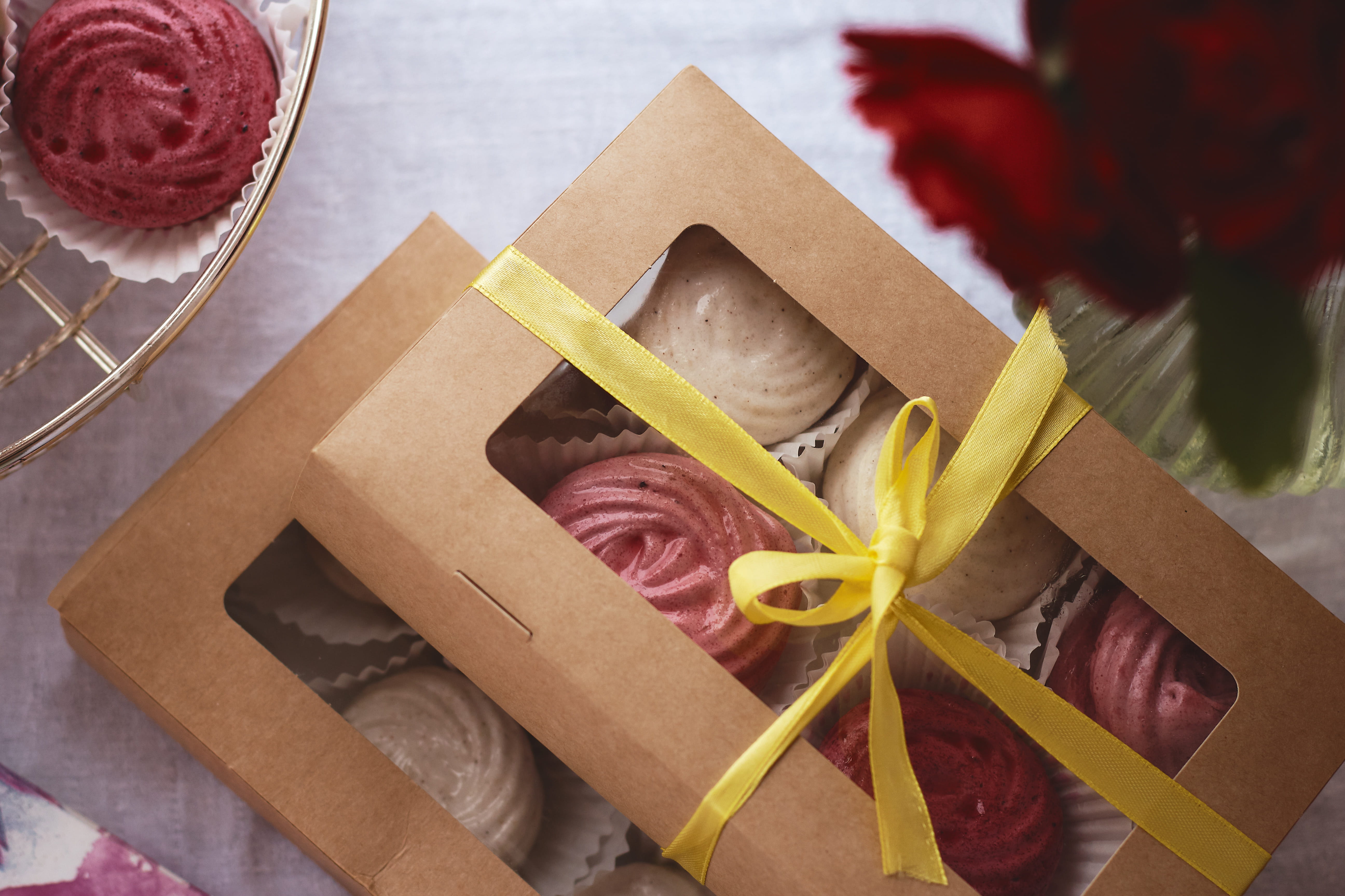 high angle view, decoration, crawdad, dessert, gift, sea life, wood - material, 5K, cream, box - container, fudge, food and drink, icing, still life, cocoa, HD Wallpaper