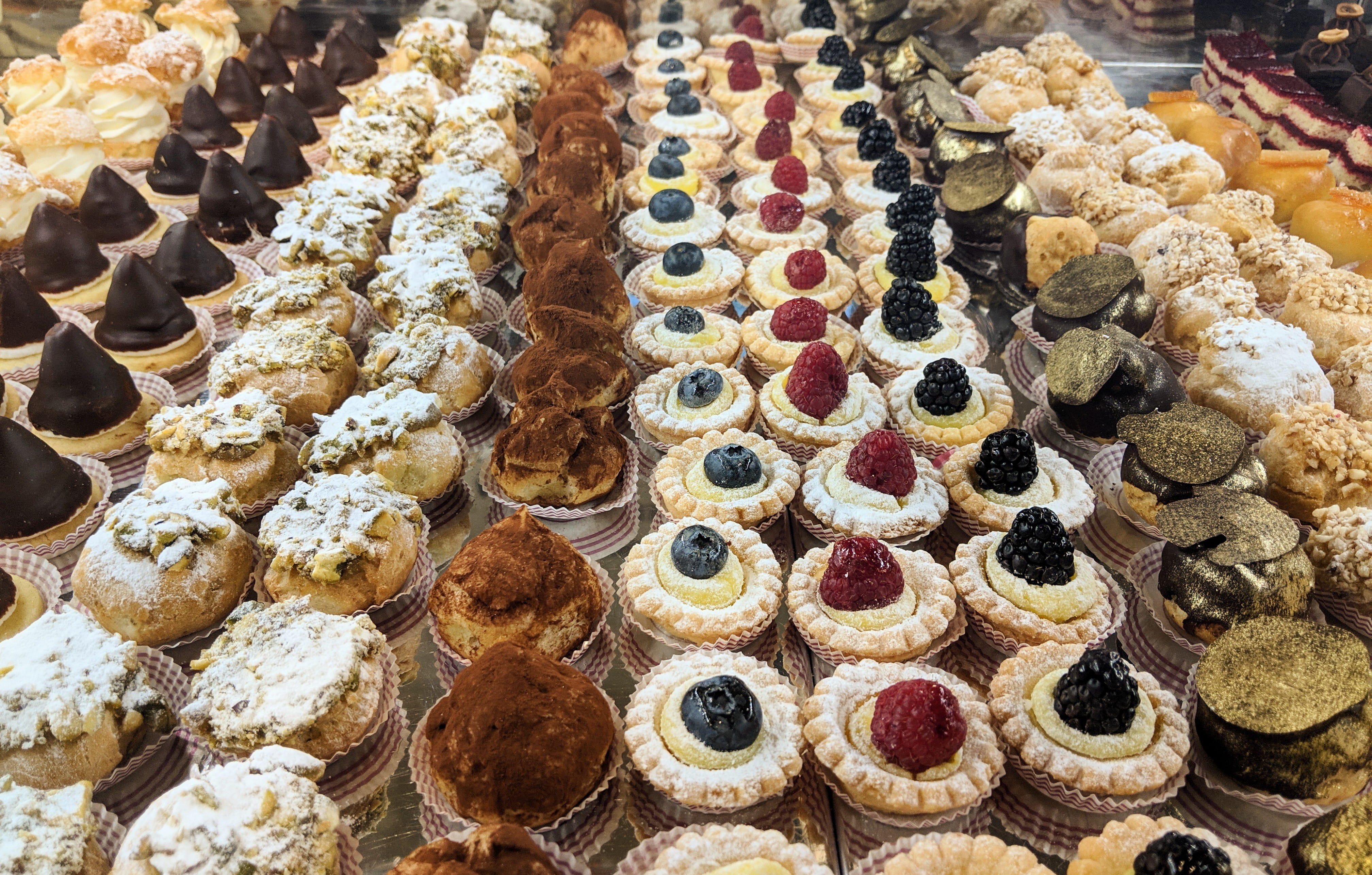 no people, cake, food and drink, Dessert, order, store, icing, rug, ready-to-eat, arrangement, food, creme, choice, temptation, retail, shop, in a row, HD Wallpaper