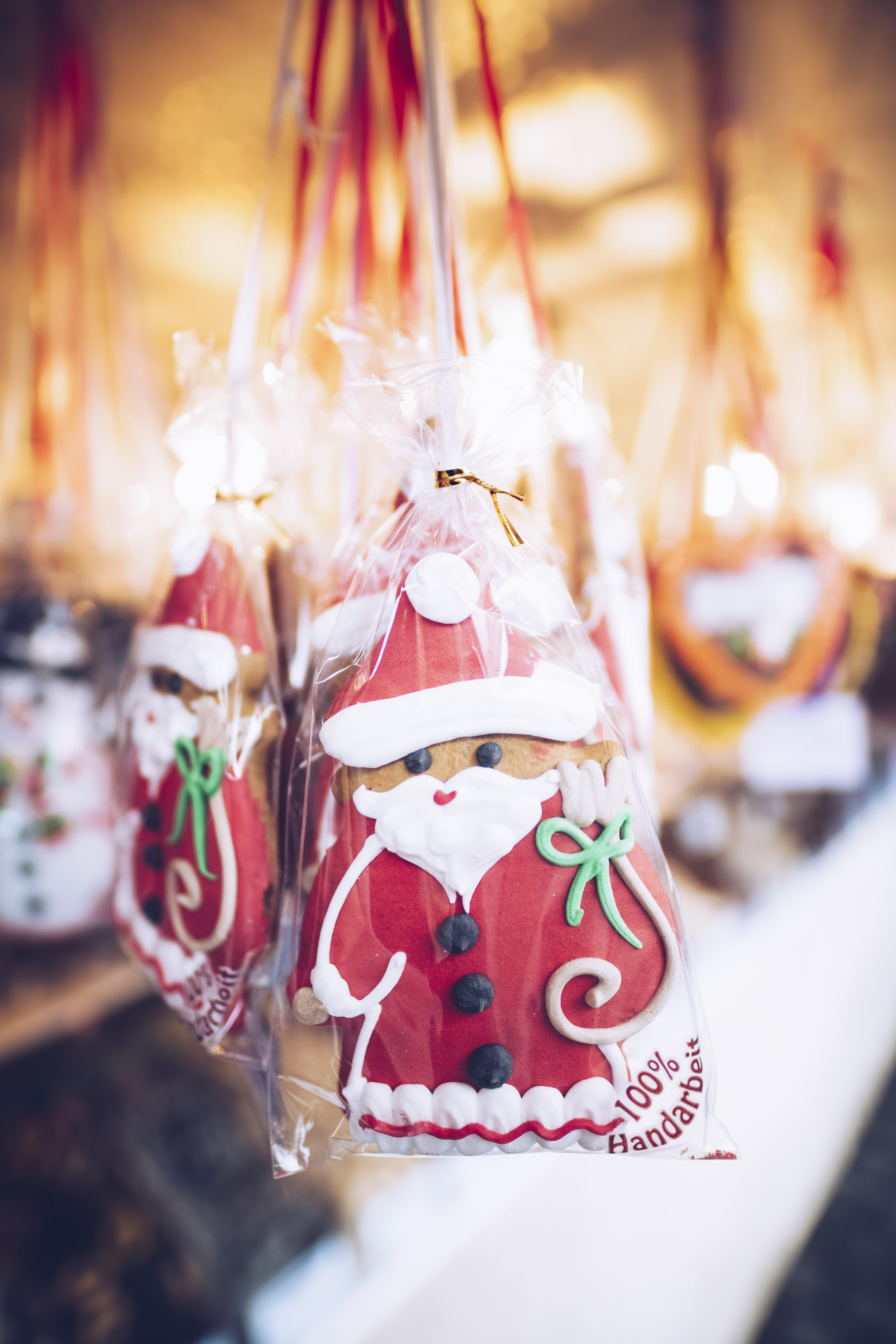 dessert, holiday - event, event, representation, art and craft, fire, bonfire, birthday cake, cake, pack, cream, christmas, indoors, candies, claus, figurine, Phone HD Wallpaper