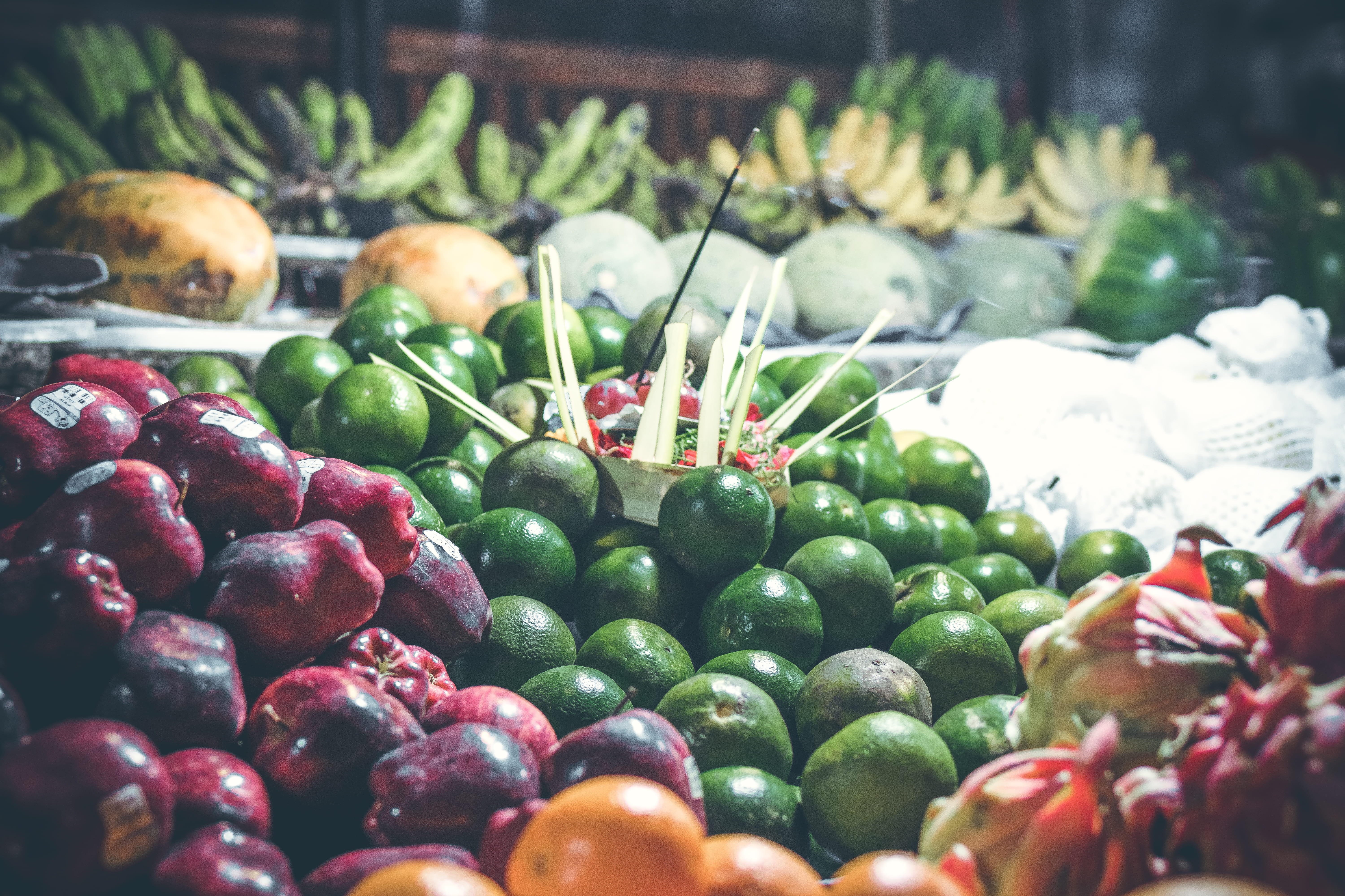 peel, day, market, tasty, green, ripe, 5K, street, colorful, grow, fruits, local, choice, tropical, close-up, abundance, focus, vegetable, red, food and drink, HD Wallpaper