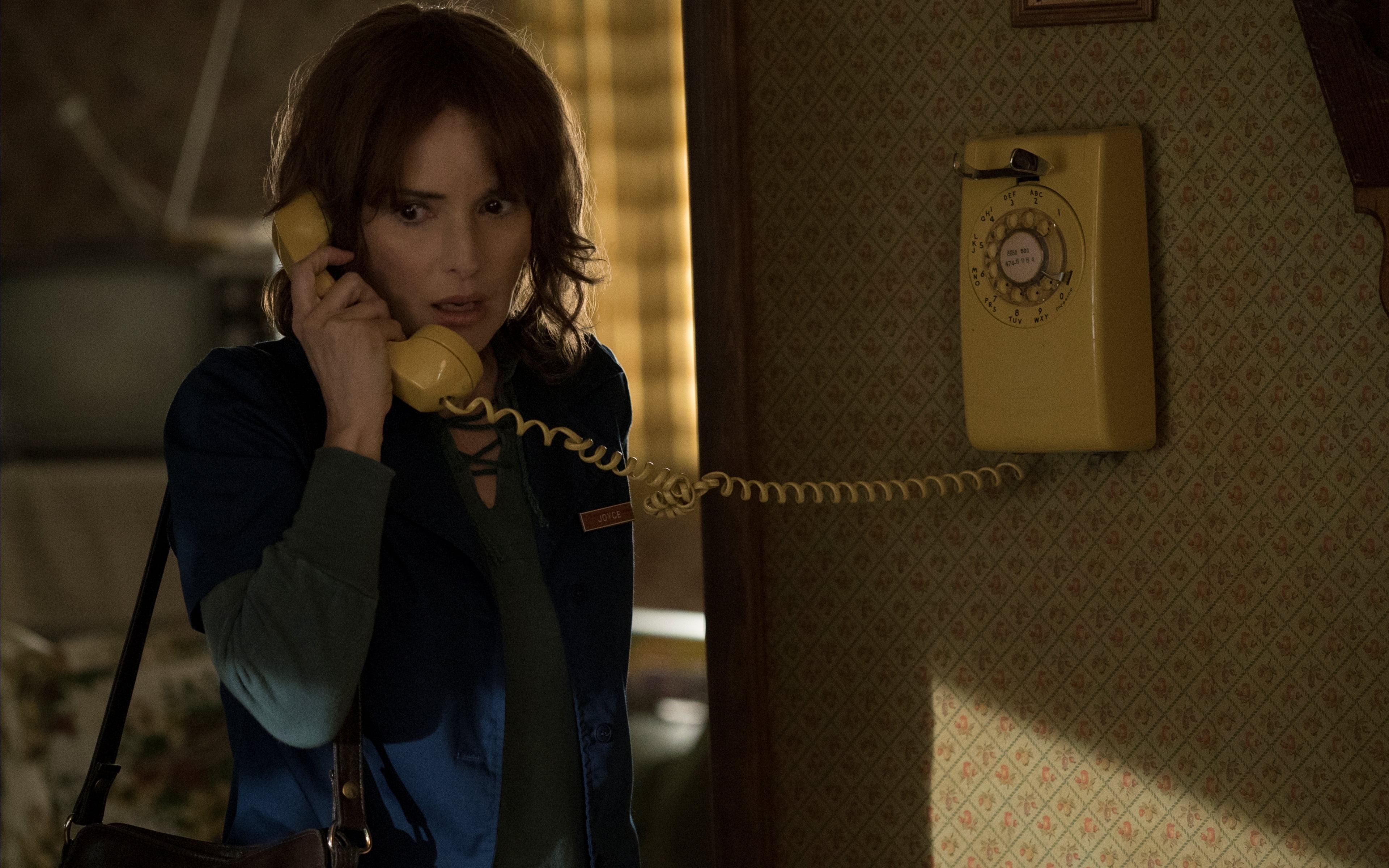 Movies, indoors, 2016, women, waist up, telephone, standing, communication, contemplation, telephone receiver, things, connection, hairstyle, emotion, holding, HD Wallpaper