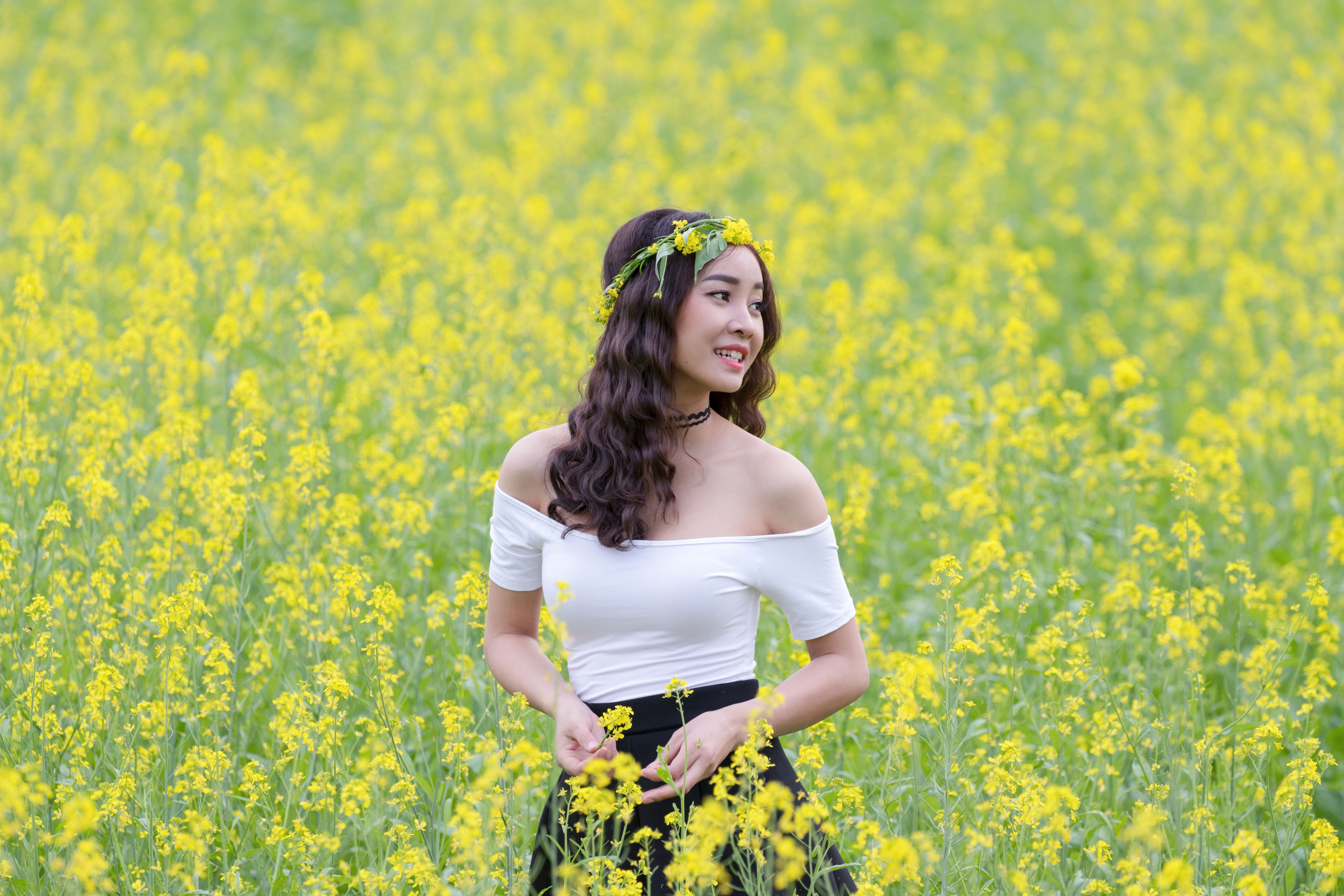 flower reform, oilseed rape, front view, flowering plant, portrait, white, beauty in nature, flower, girl, plant, yellow, fashion, one person, gold, young adult, HD Wallpaper