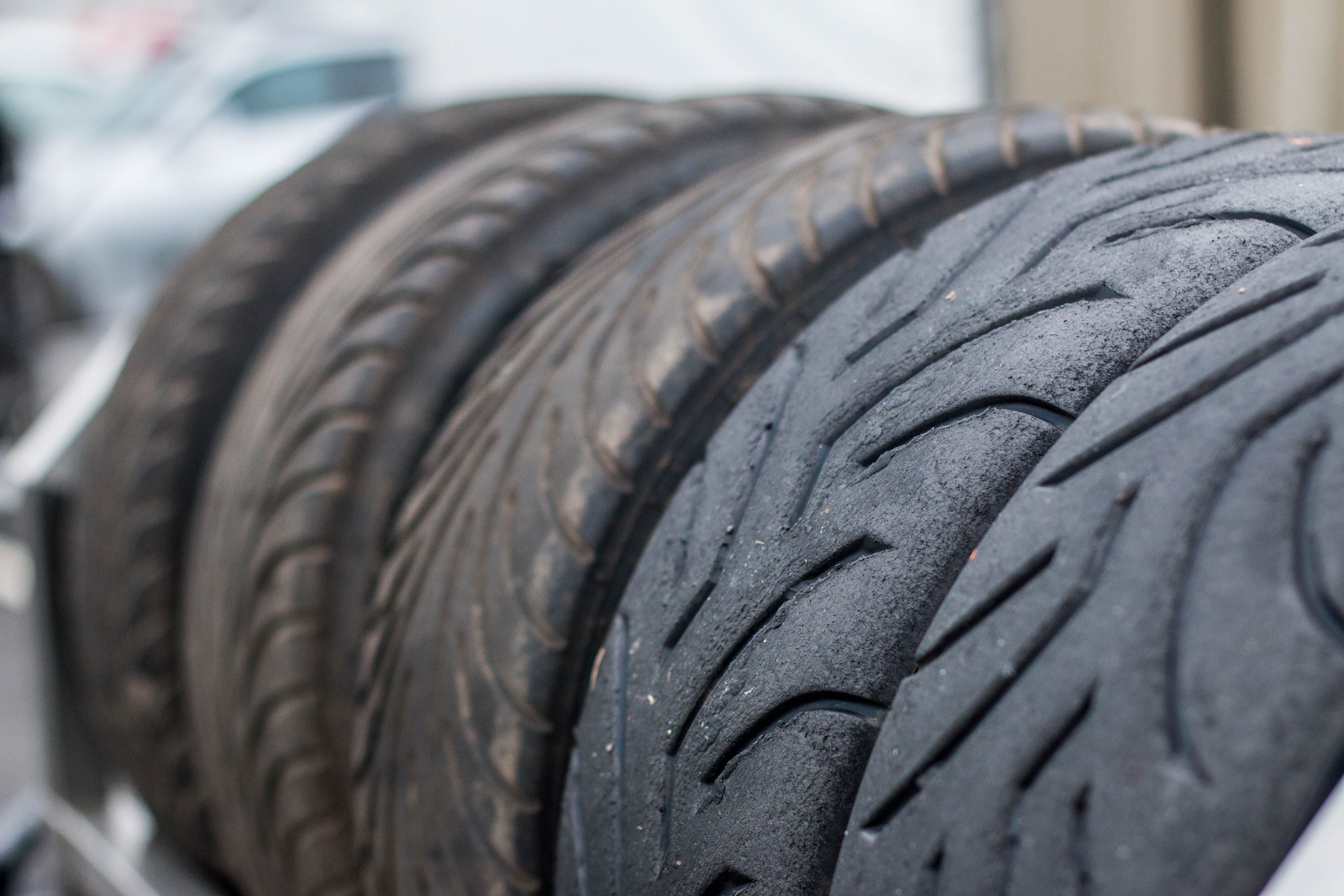 equipment, close-up, no people, focus on foreground, black color, vehicle part, store, 5K, shopping, maintenance, motor vehicle, tread, wheel, industry, HD Wallpaper