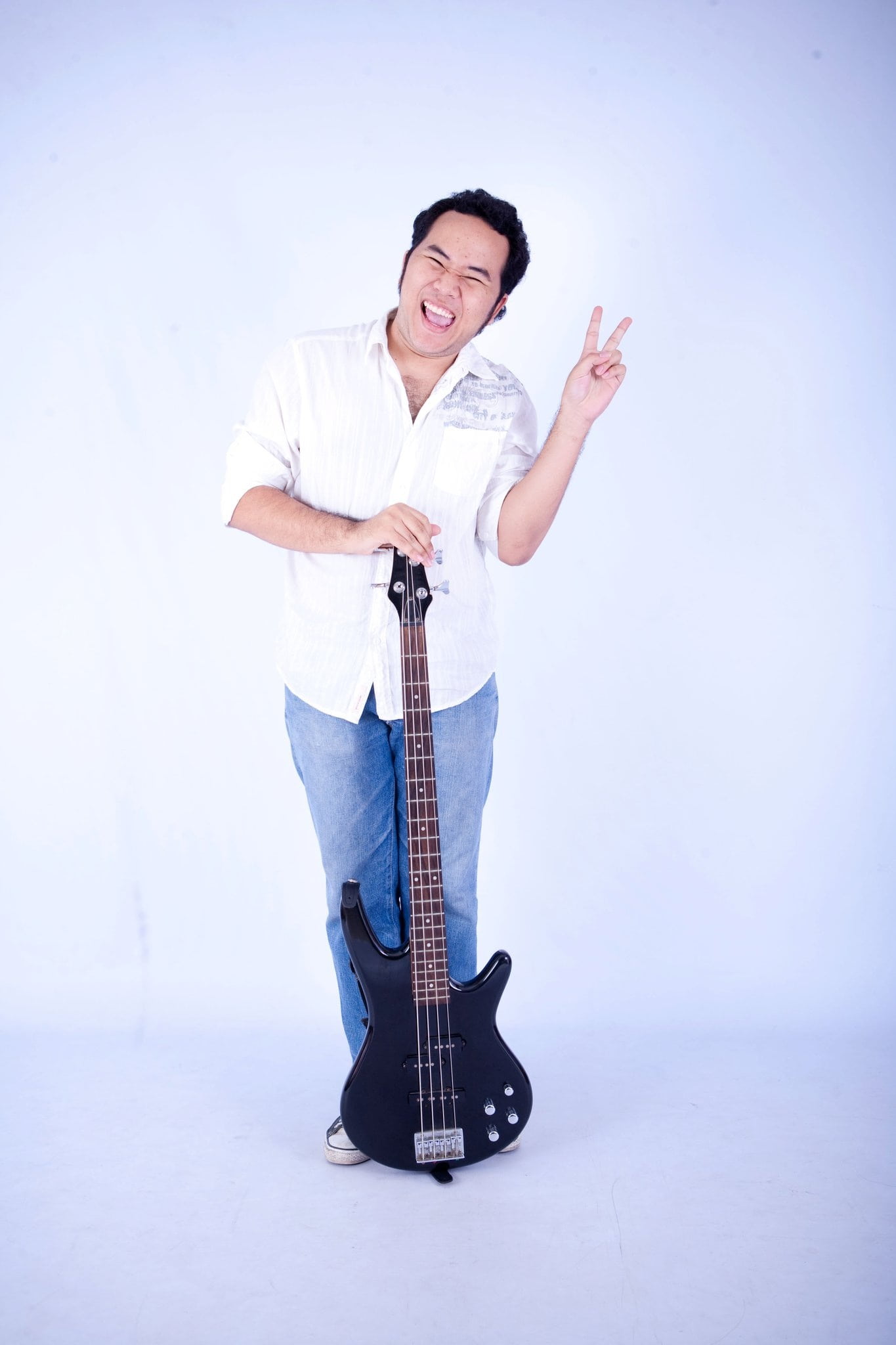 smiling, arts culture and entertainment, skill, adult, looking At Camera, guitar, musiciant, music, young men, 1080P, men, atheist, one Person, males, Phone HD Wallpaper