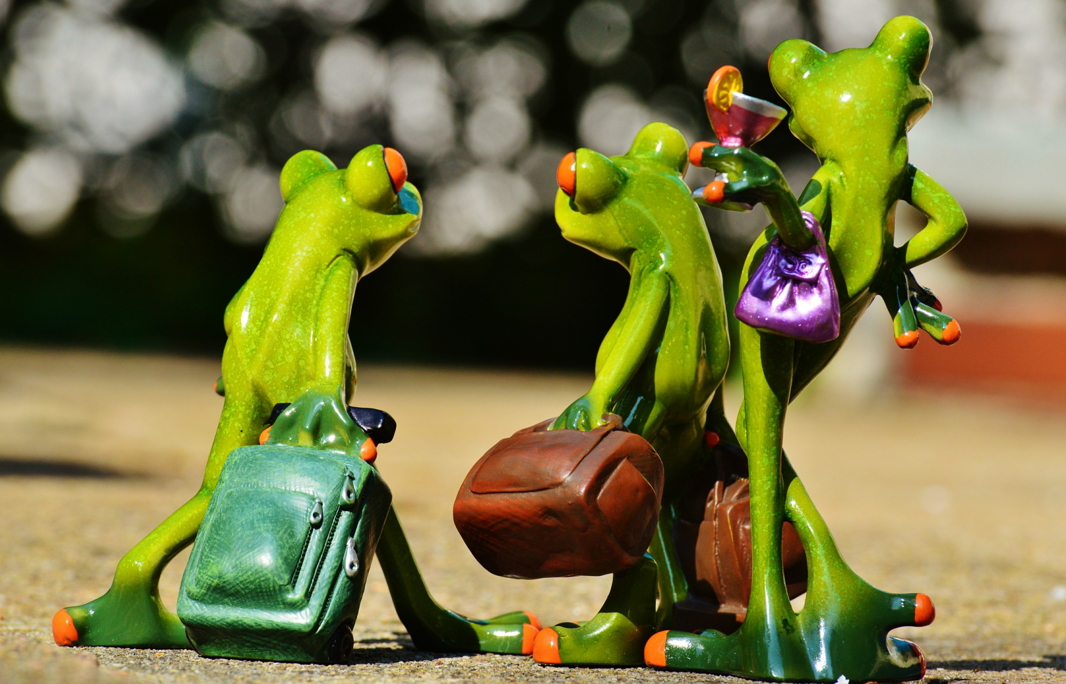 luggage, green color, art and craft, frogs, human representation, holdall, representation, funny, animal, vegetable, day, sculpture, toy, creativity, travel, HD Wallpaper