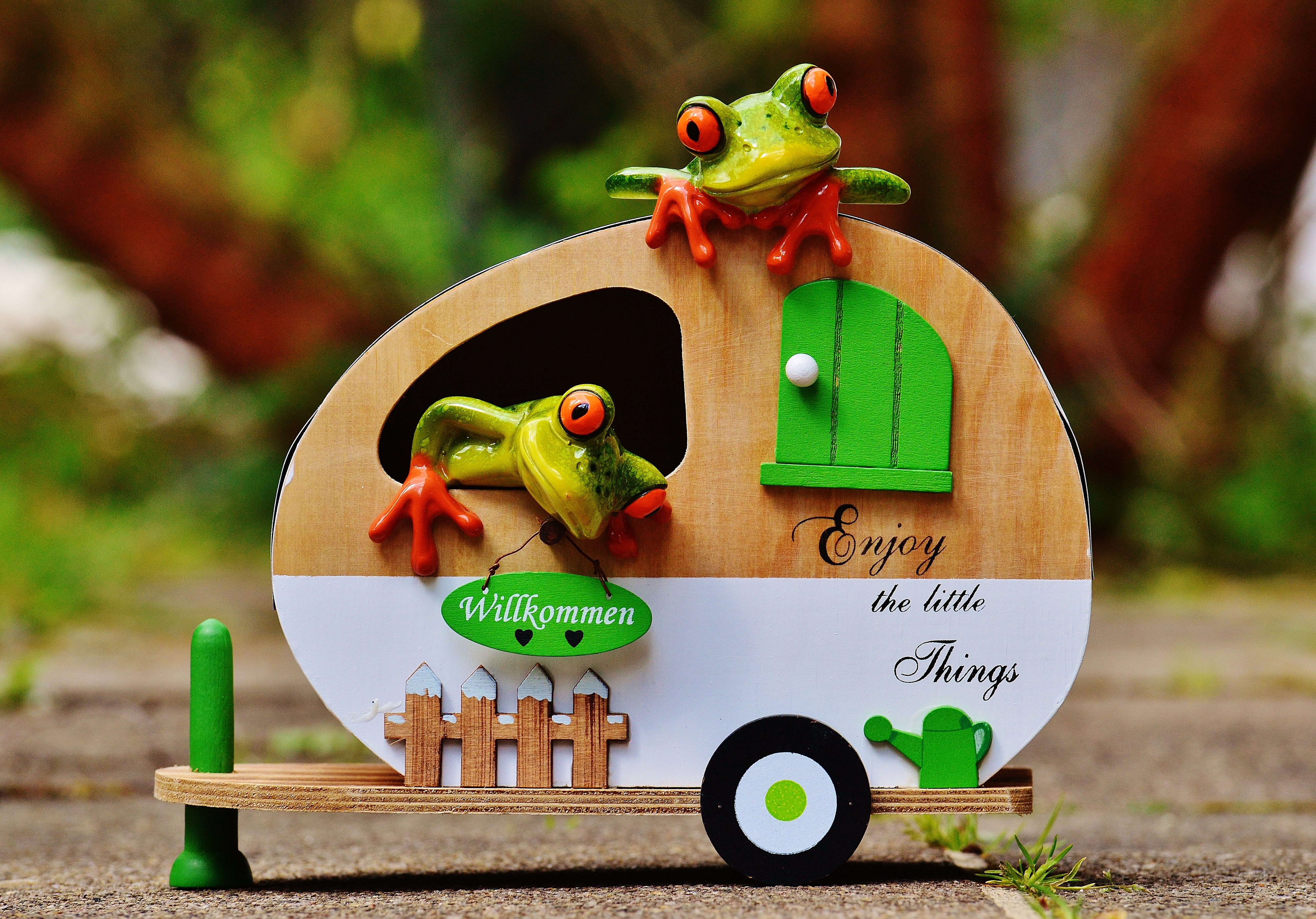 western script, animal representation, caravan, craft, holdall, trolley, animal, art and craft, funny, welcome, decoration, holiday, 5K, figure, travel, HD Wallpaper