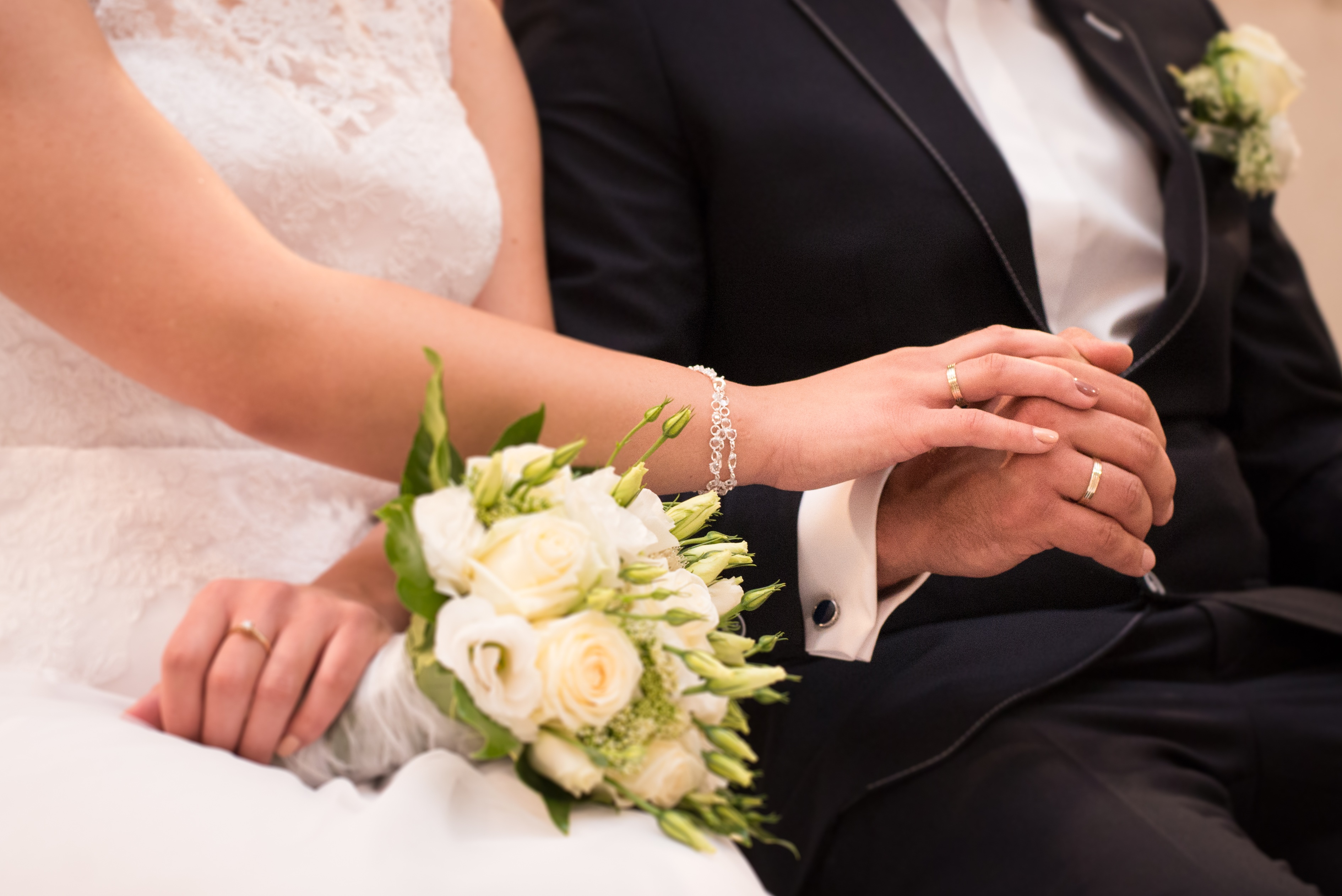 romance, couple - relationship, event, positive emotion, bouquet, togetherness, flower arrangement, adult, midsection, flower, bride, 2K, celebration, HD Wallpaper