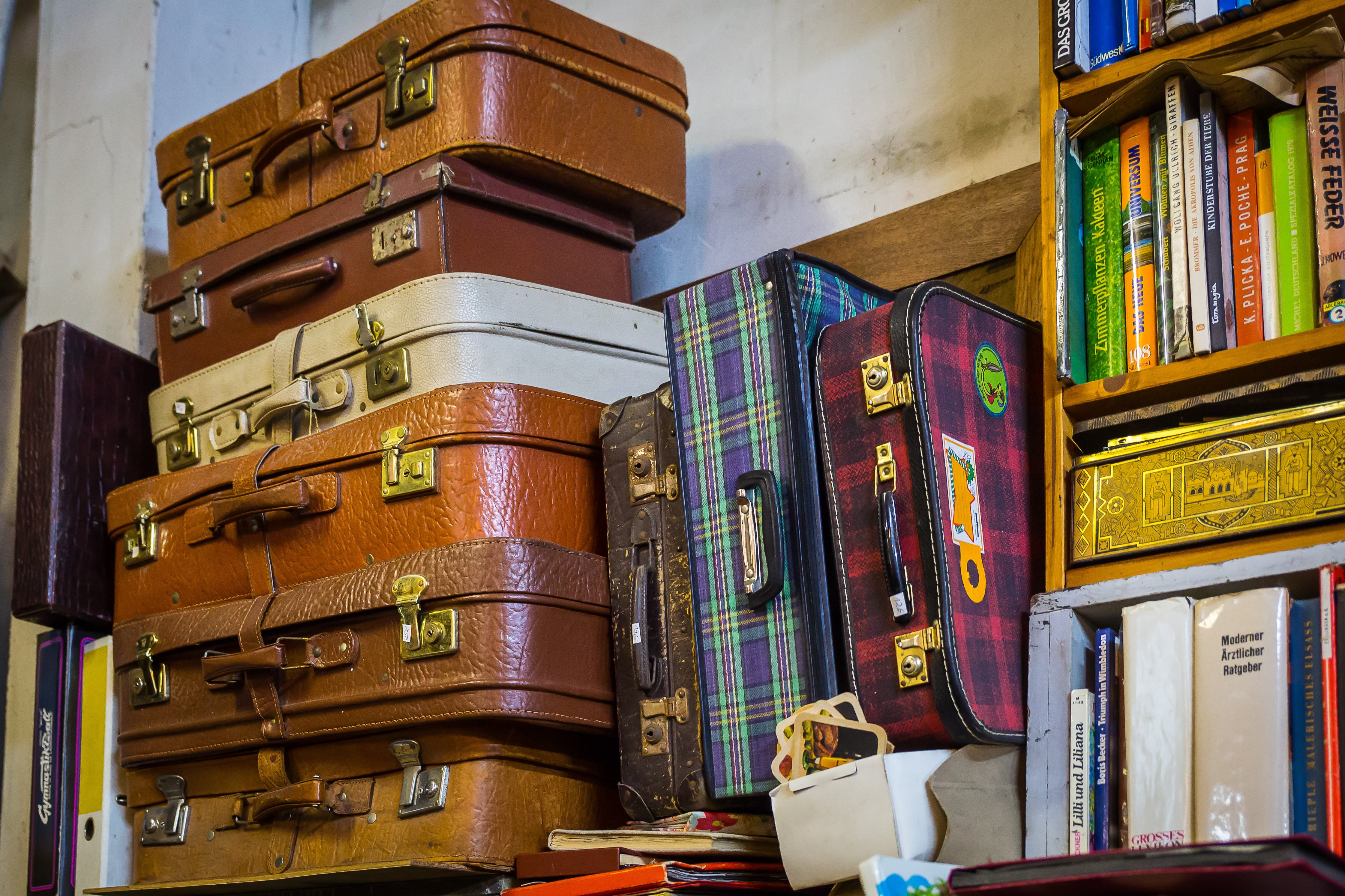 packaging, book, in a row, order, farewell, luggage, wood - material, no people, education, indoors, piece of baggage, large group of objects, retail, old, HD Wallpaper